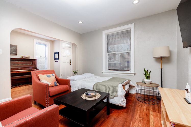 2 Bedrooms Bedrooms, ,1 BathroomBathrooms,Woodford Rentals,For Rent,1305