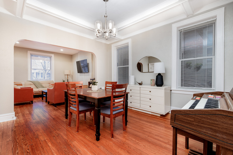 2 Bedrooms Bedrooms, ,1 BathroomBathrooms,Woodford Rentals,For Rent,1305