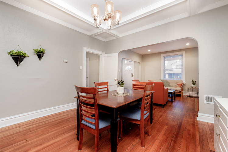 2 Bedrooms Bedrooms, ,1 BathroomBathrooms,Woodford Rentals,For Rent,1305