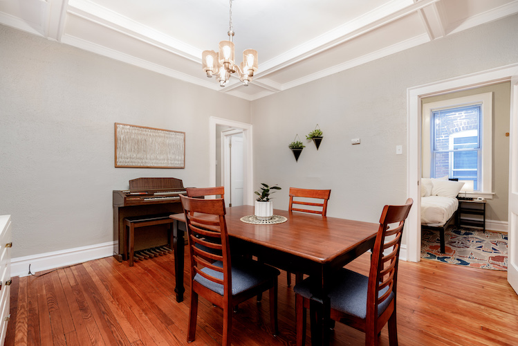 2 Bedrooms Bedrooms, ,1 BathroomBathrooms,Woodford Rentals,For Rent,1305