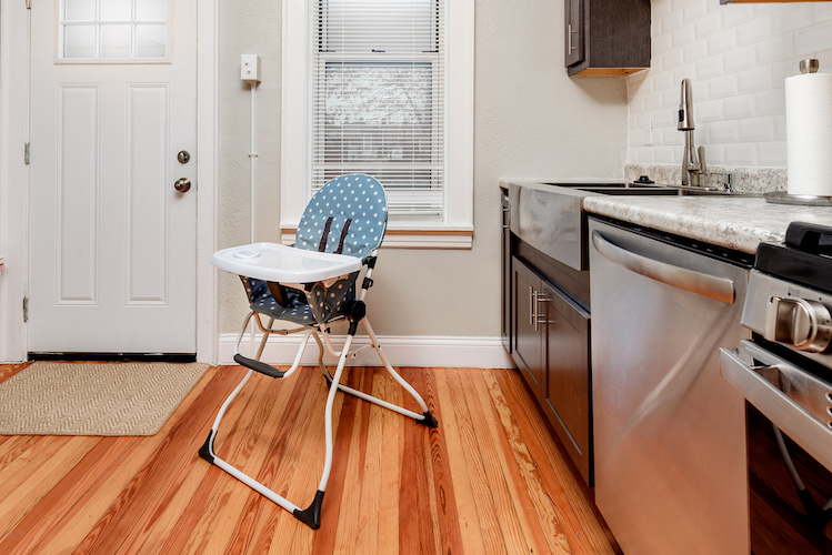 2 Bedrooms Bedrooms, ,1 BathroomBathrooms,Woodford Rentals,For Rent,1305