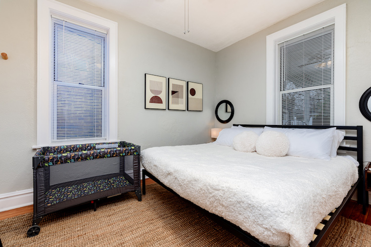 2 Bedrooms Bedrooms, ,1 BathroomBathrooms,Woodford Rentals,For Rent,1305