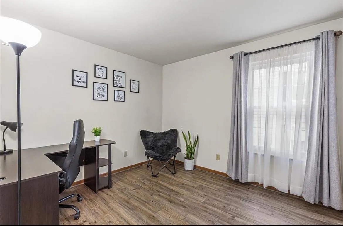 2 Bedrooms Bedrooms, ,1 BathroomBathrooms,Woodford Rentals,For Rent,1309