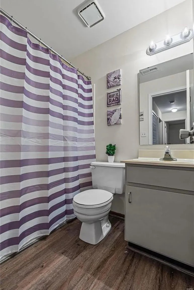 2 Bedrooms Bedrooms, ,1 BathroomBathrooms,Woodford Rentals,For Rent,1309