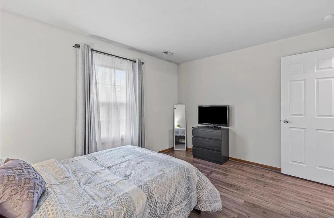 2 Bedrooms Bedrooms, ,1 BathroomBathrooms,Woodford Rentals,For Rent,1309