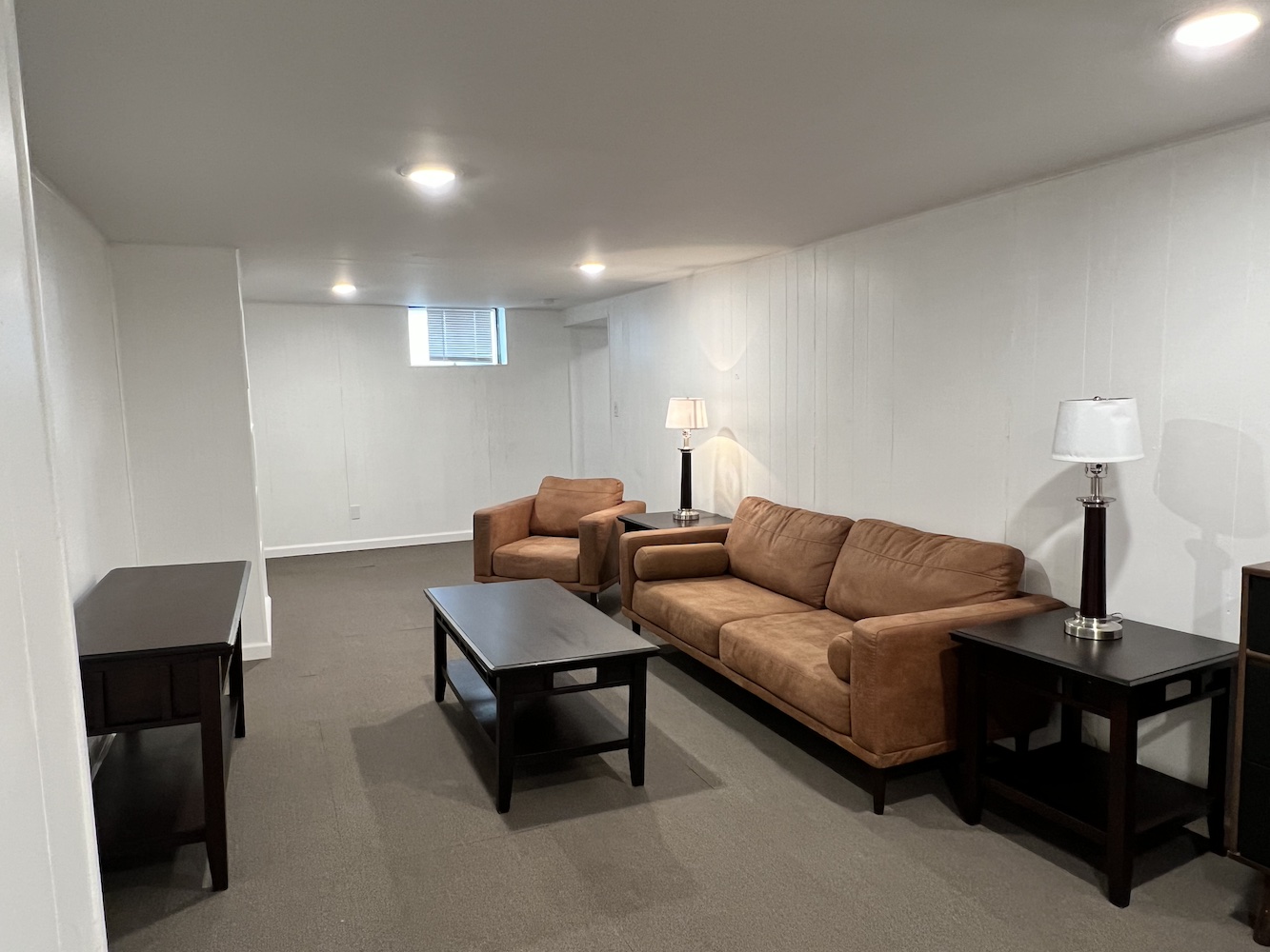 3 Bedrooms Bedrooms, ,2 BathroomsBathrooms,Woodford Rentals,For Rent,1312