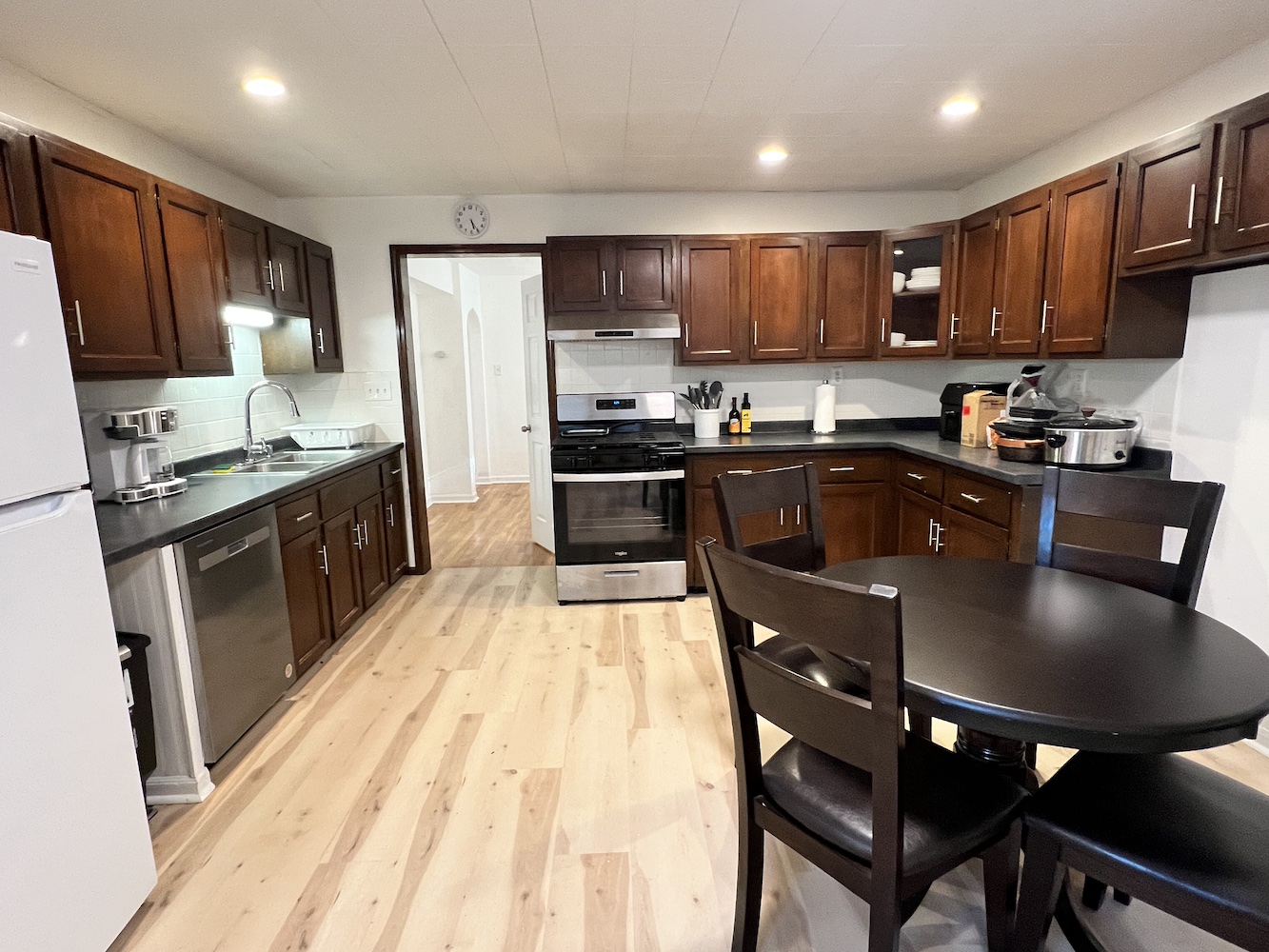 3 Bedrooms Bedrooms, ,2 BathroomsBathrooms,Woodford Rentals,For Rent,1312