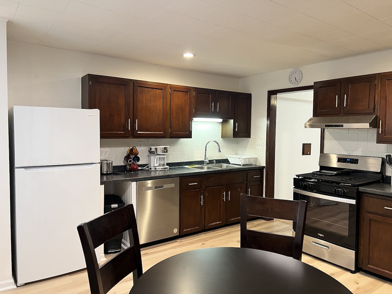 3 Bedrooms Bedrooms, ,2 BathroomsBathrooms,Woodford Rentals,For Rent,1312