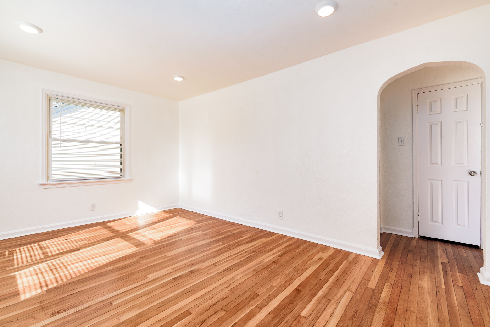3 Bedrooms Bedrooms, ,2 BathroomsBathrooms,Woodford Rentals,For Rent,1312