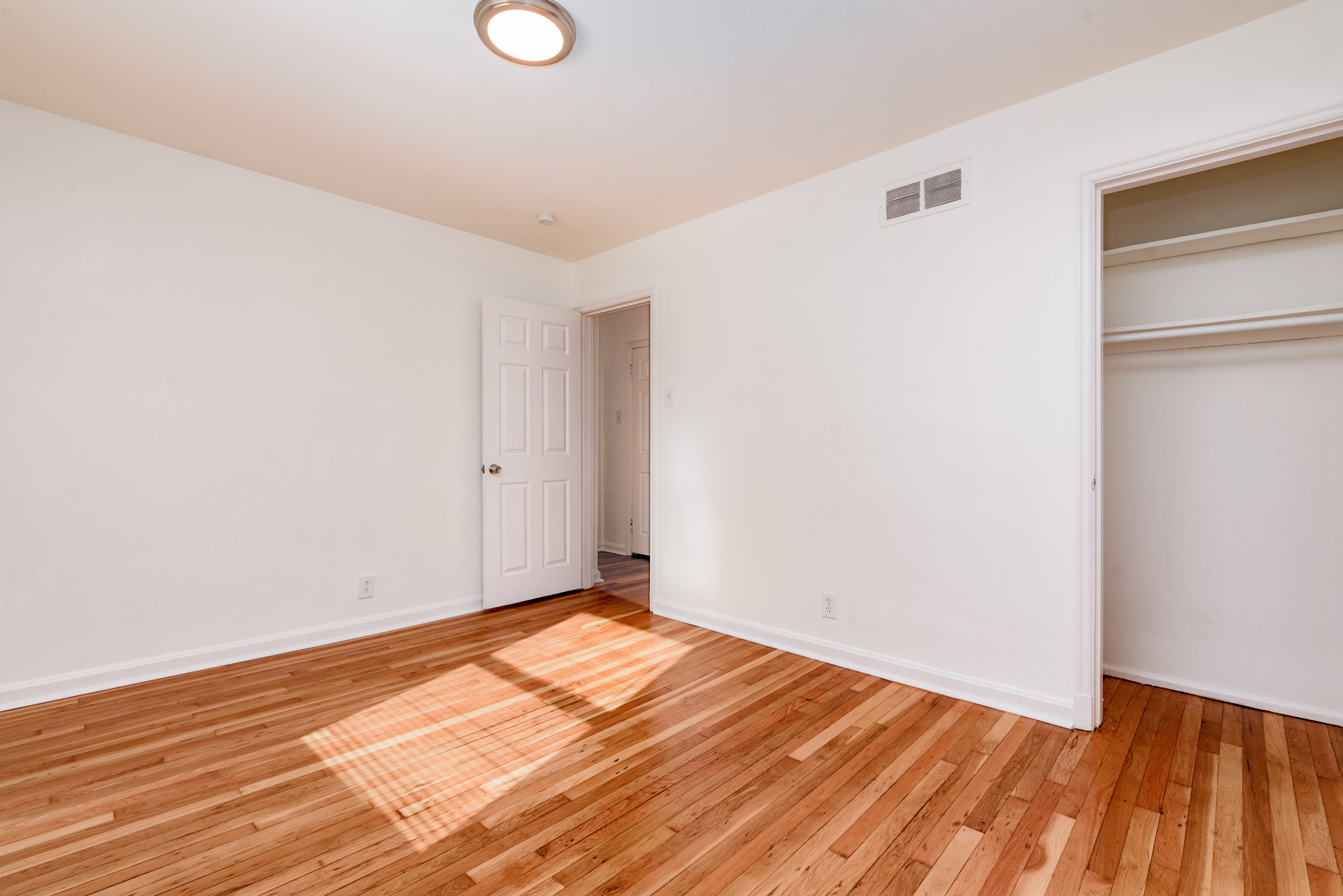 3 Bedrooms Bedrooms, ,2 BathroomsBathrooms,Woodford Rentals,For Rent,1312