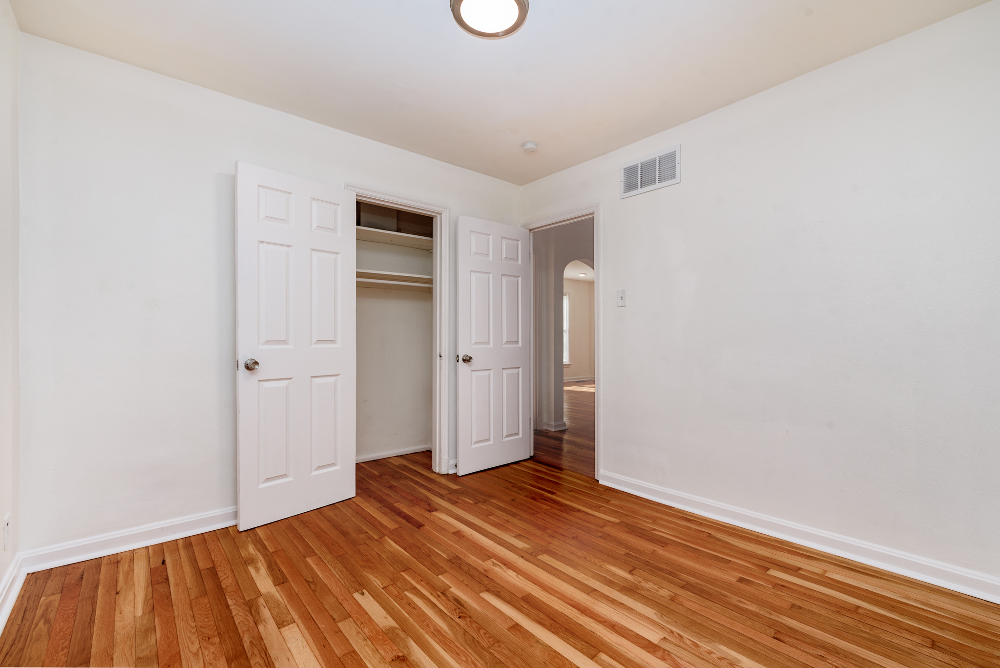 3 Bedrooms Bedrooms, ,2 BathroomsBathrooms,Woodford Rentals,For Rent,1312