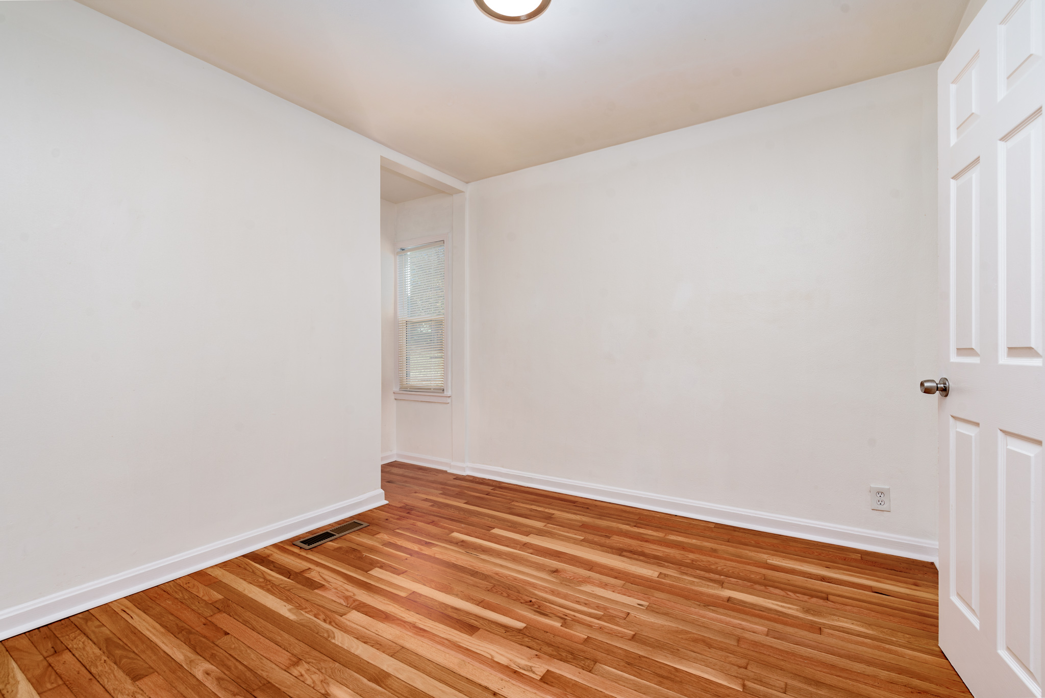 3 Bedrooms Bedrooms, ,2 BathroomsBathrooms,Woodford Rentals,For Rent,1312