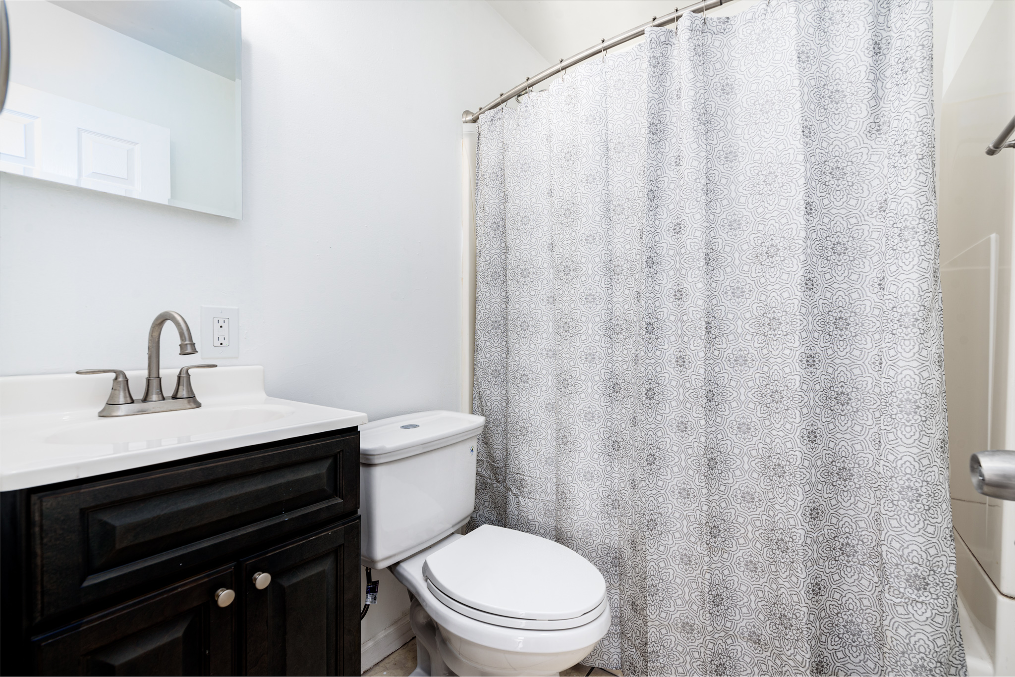 3 Bedrooms Bedrooms, ,2 BathroomsBathrooms,Woodford Rentals,For Rent,1312