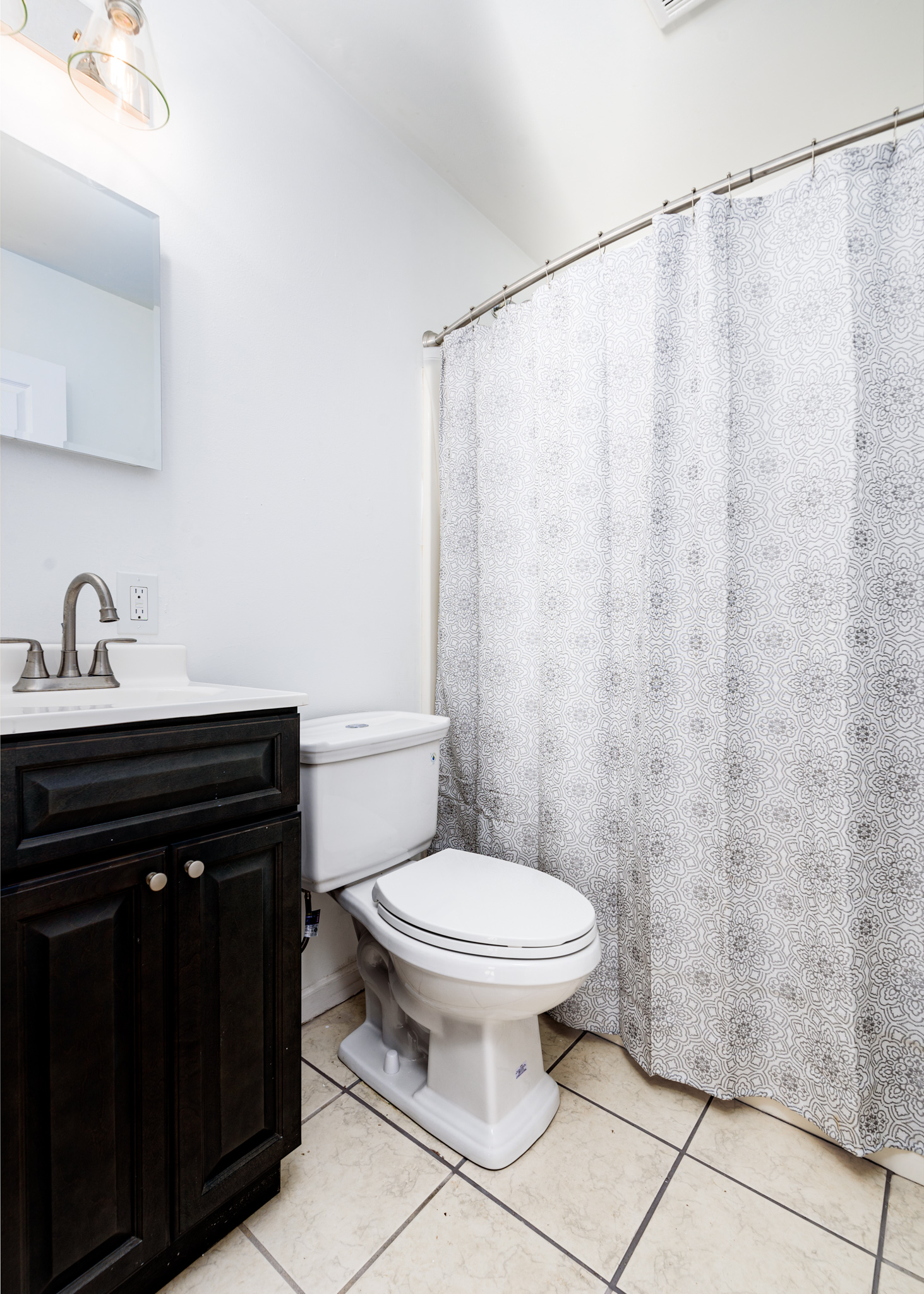 3 Bedrooms Bedrooms, ,2 BathroomsBathrooms,Woodford Rentals,For Rent,1312