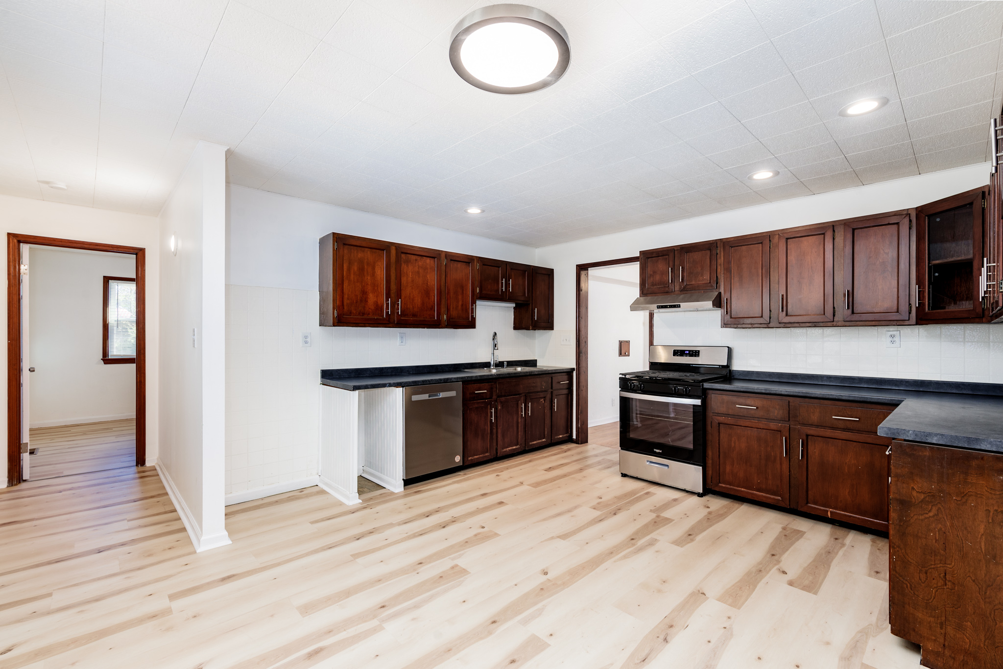 3 Bedrooms Bedrooms, ,2 BathroomsBathrooms,Woodford Rentals,For Rent,1312