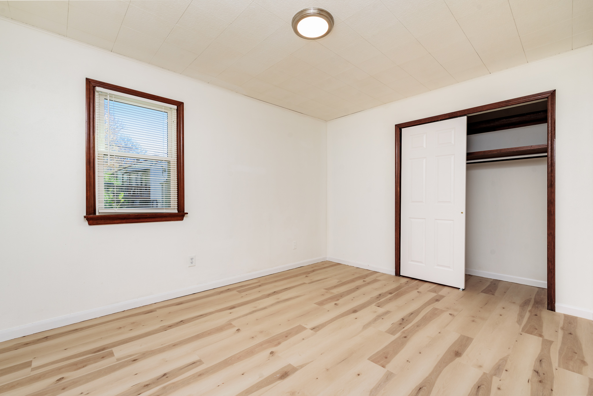 3 Bedrooms Bedrooms, ,2 BathroomsBathrooms,Woodford Rentals,For Rent,1312