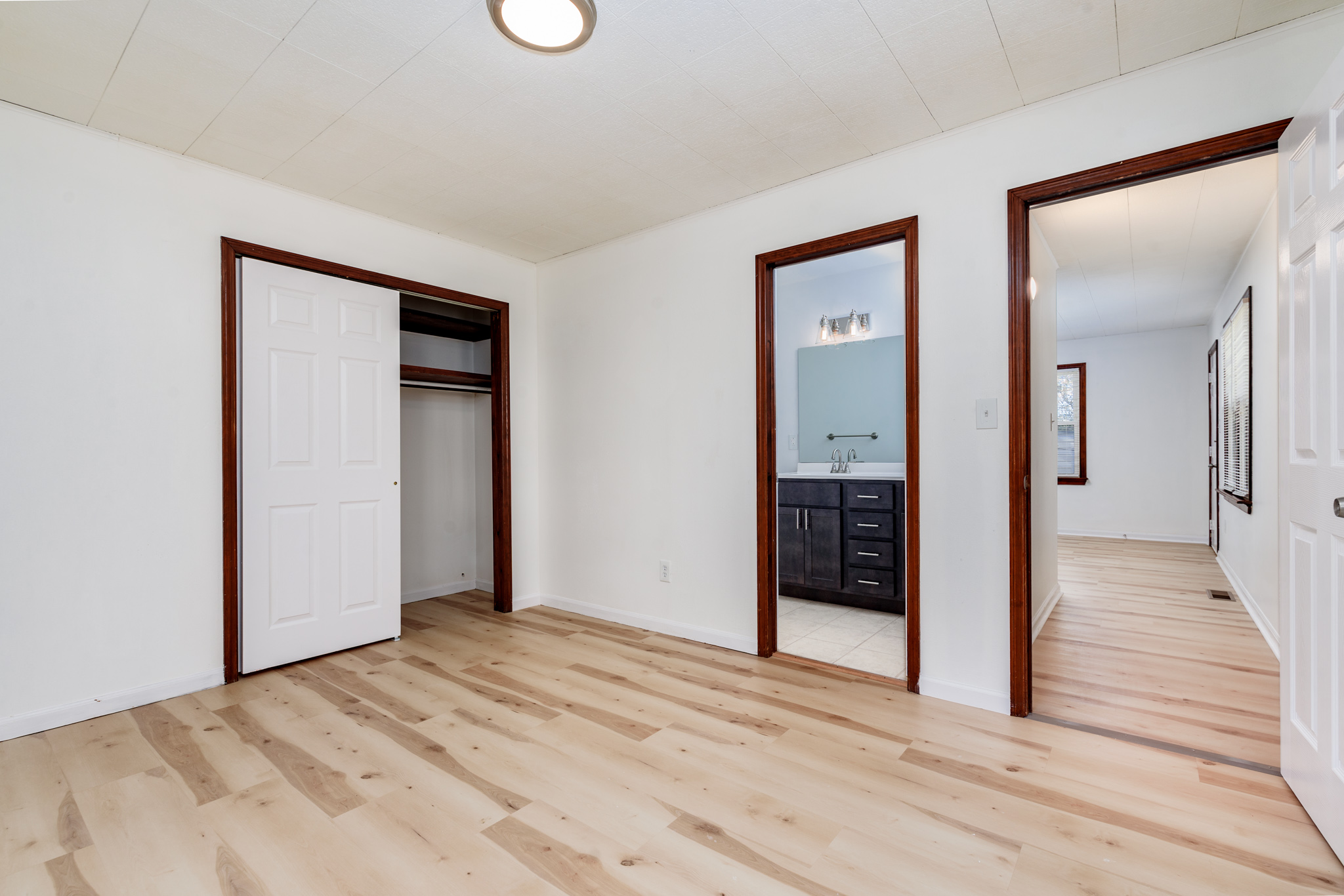 3 Bedrooms Bedrooms, ,2 BathroomsBathrooms,Woodford Rentals,For Rent,1312