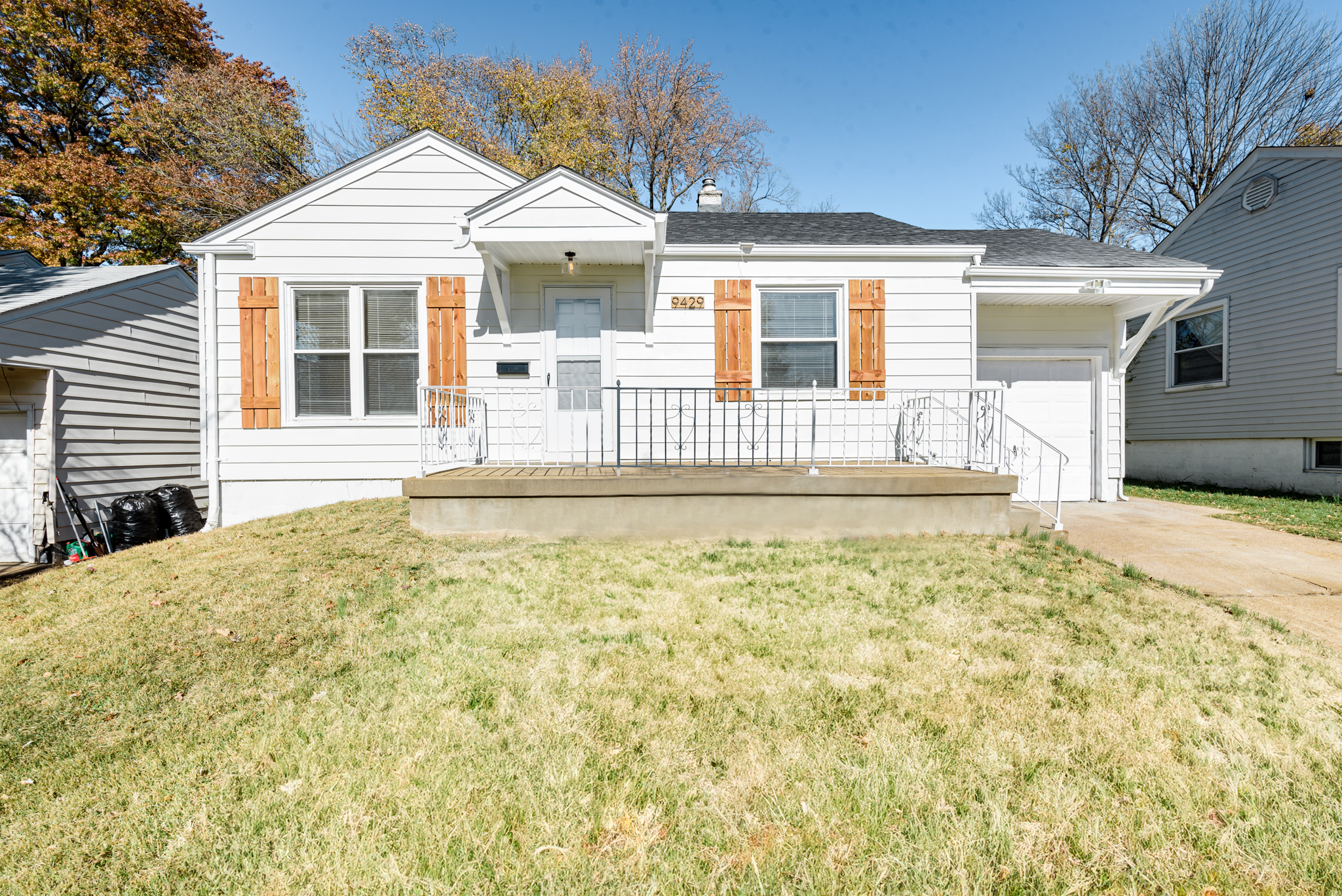 3 Bedrooms Bedrooms, ,2 BathroomsBathrooms,Woodford Rentals,For Rent,1312