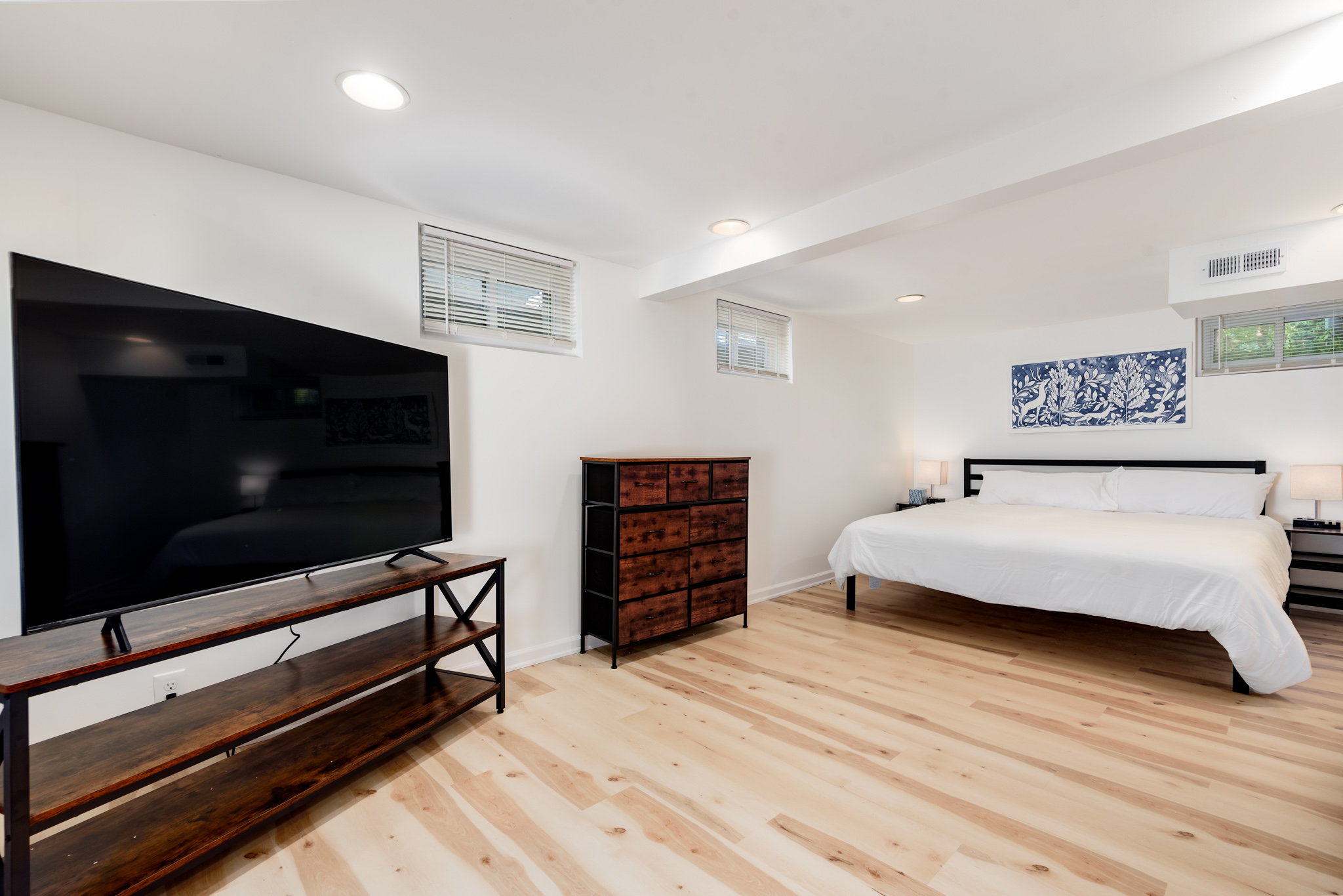 4 Bedrooms Bedrooms, ,2 BathroomsBathrooms,Woodford Rentals,For Rent,1313