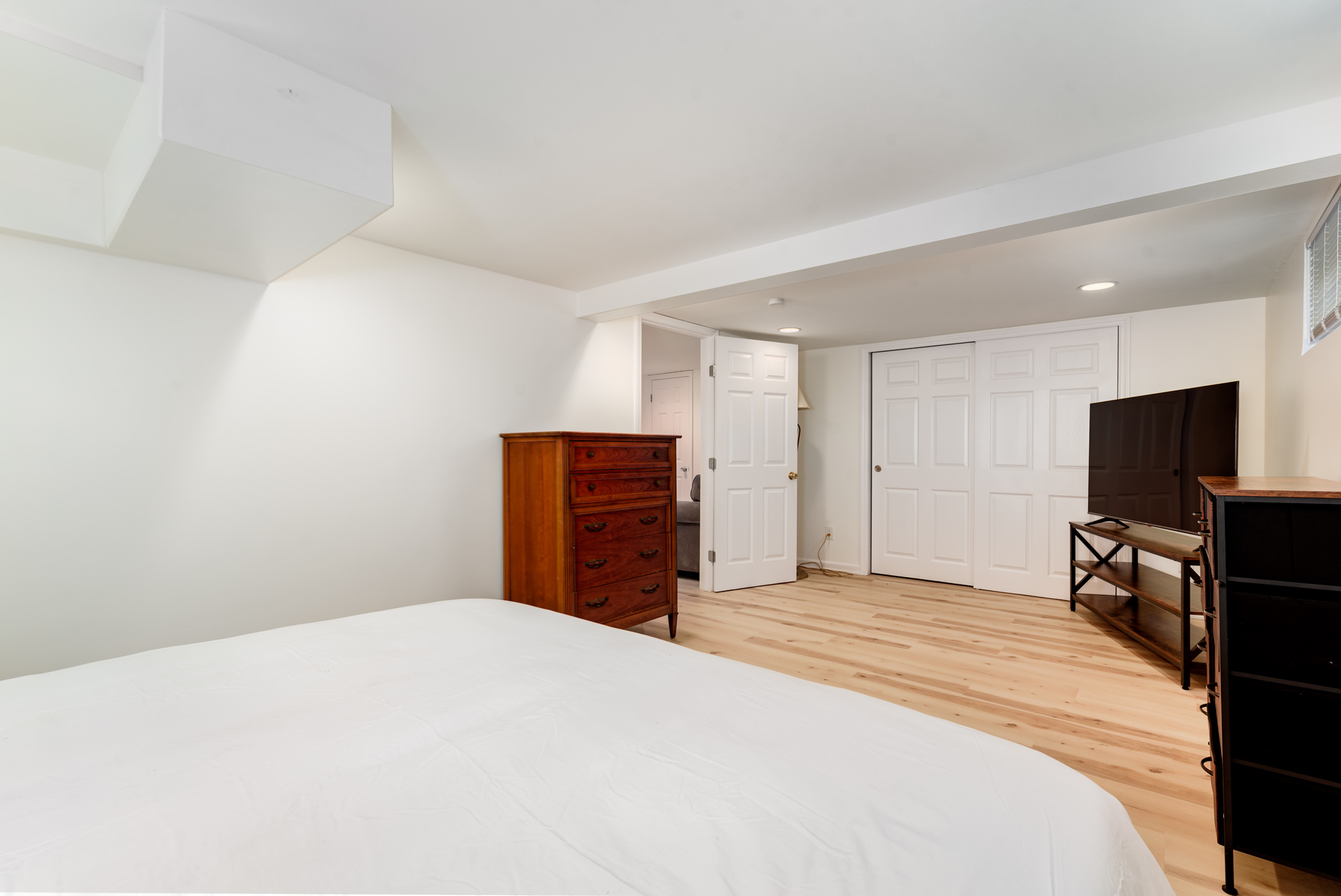 4 Bedrooms Bedrooms, ,2 BathroomsBathrooms,Woodford Rentals,For Rent,1313