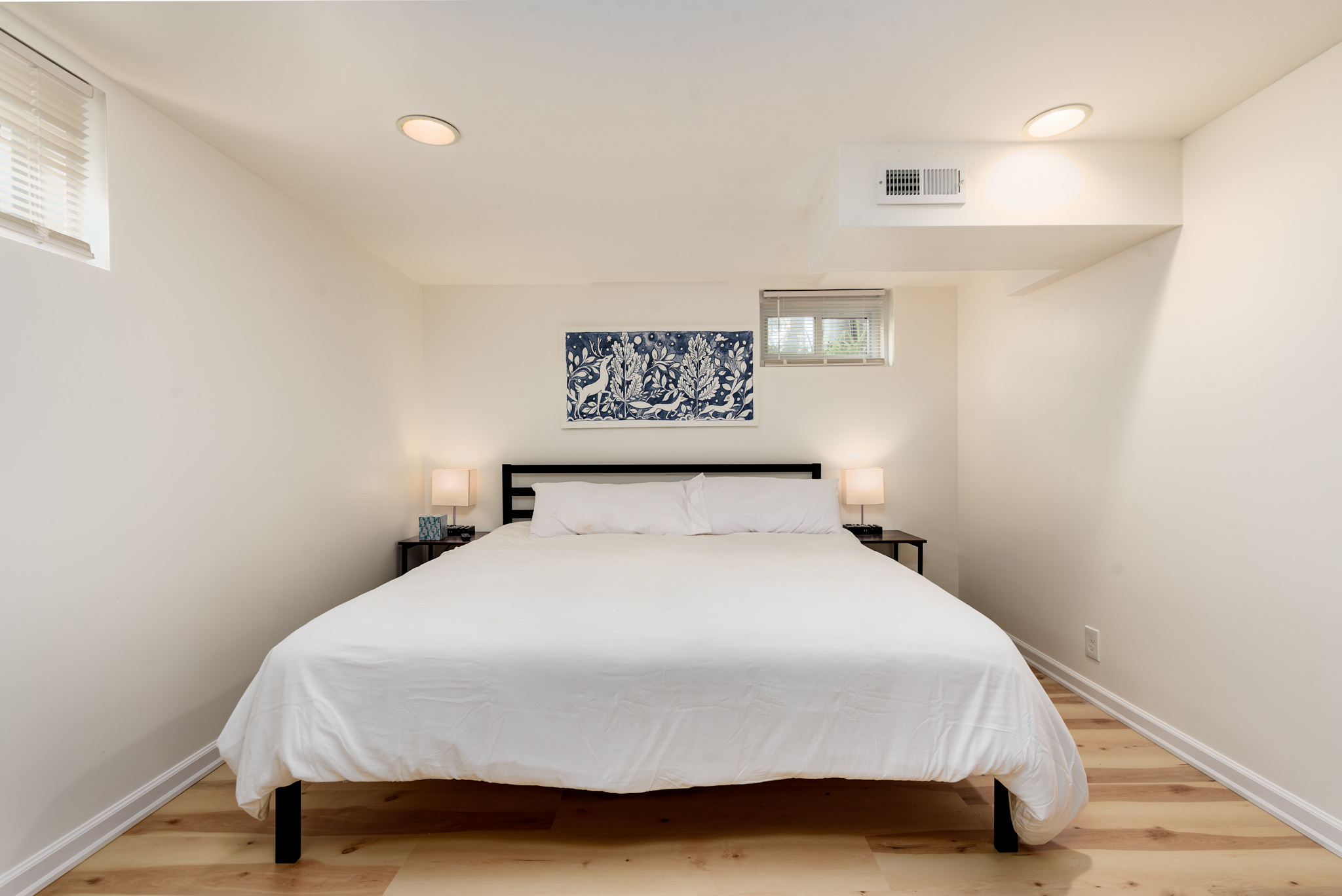 4 Bedrooms Bedrooms, ,2 BathroomsBathrooms,Woodford Rentals,For Rent,1313