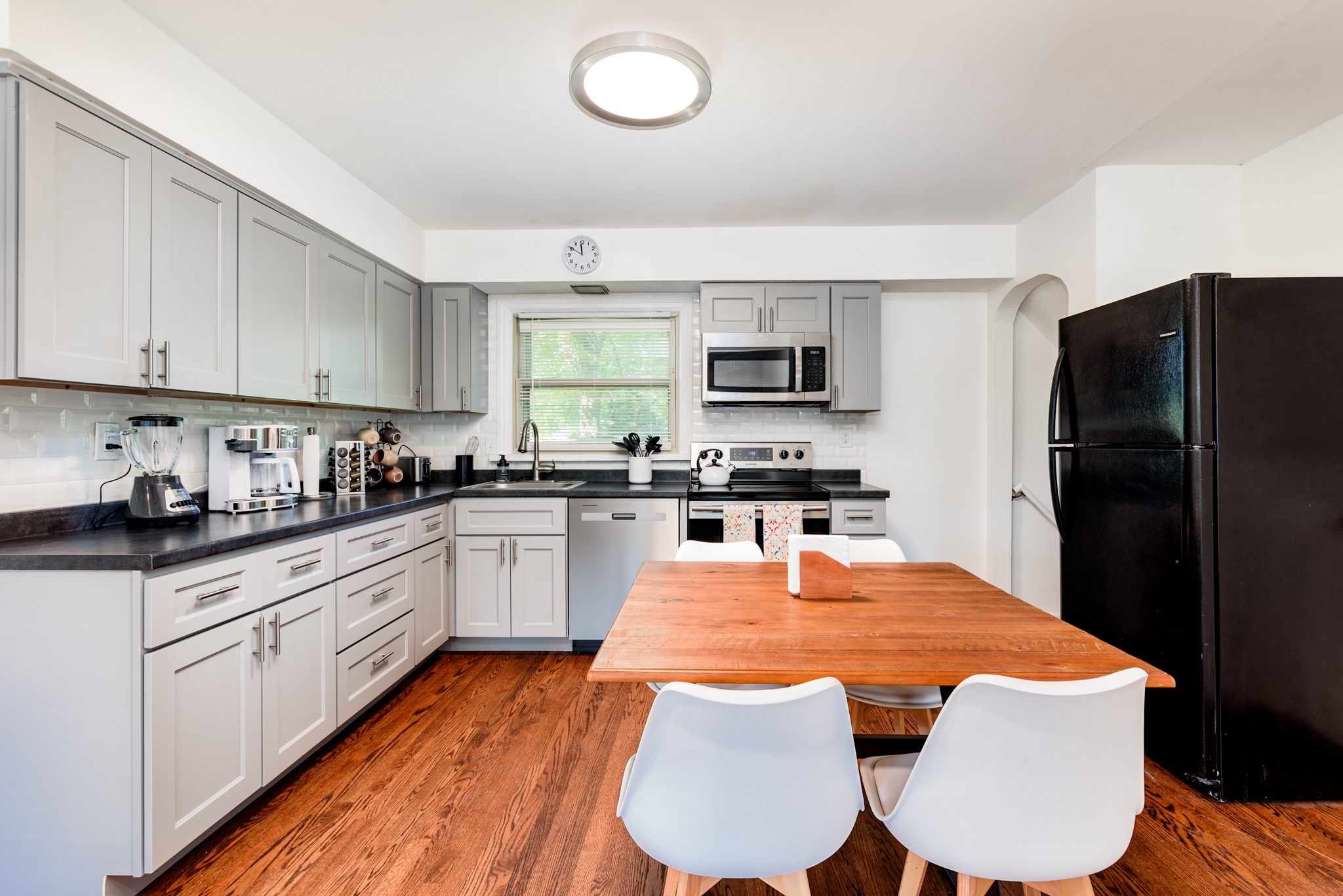 4 Bedrooms Bedrooms, ,2 BathroomsBathrooms,Woodford Rentals,For Rent,1313