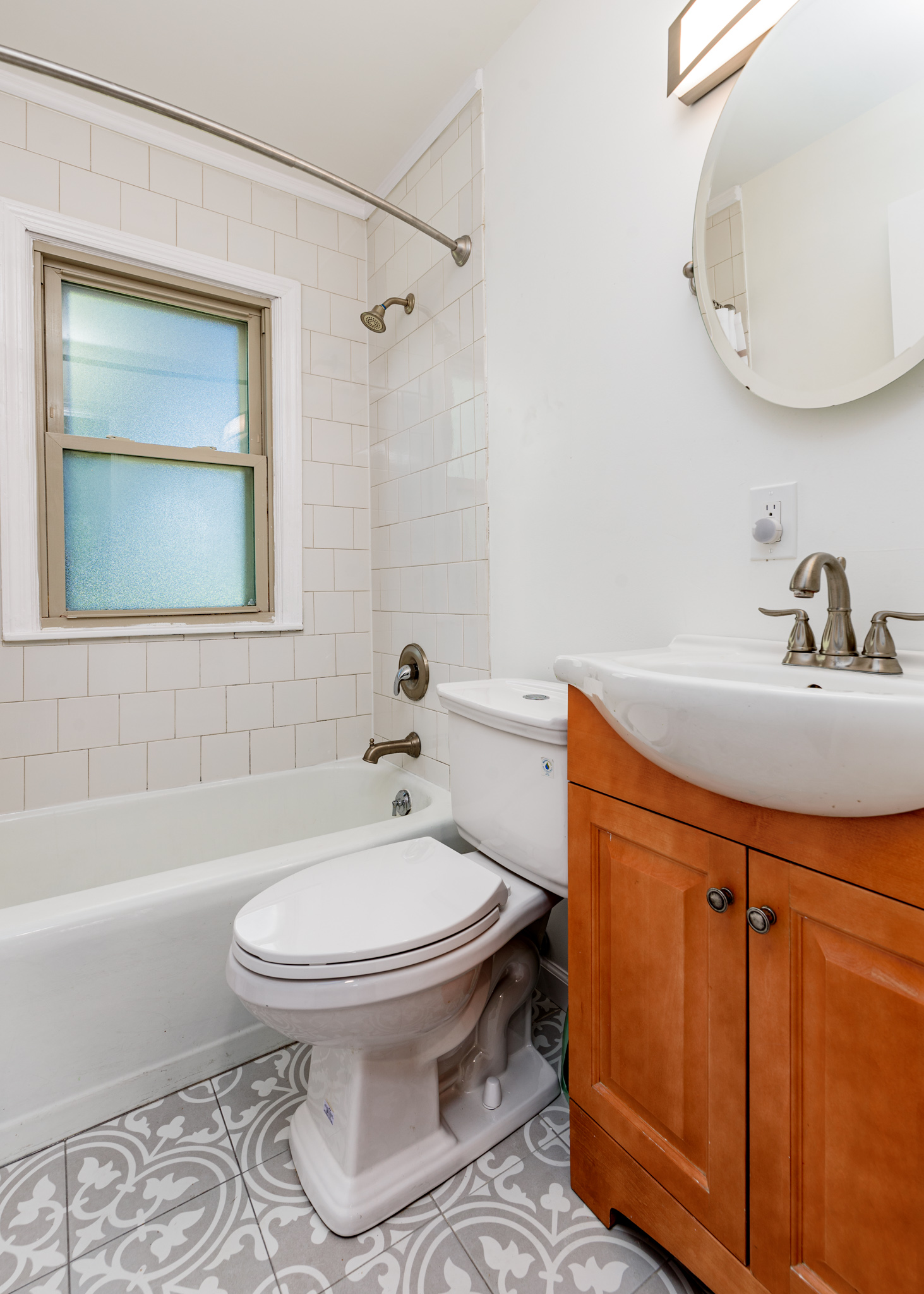 4 Bedrooms Bedrooms, ,2 BathroomsBathrooms,Woodford Rentals,For Rent,1313