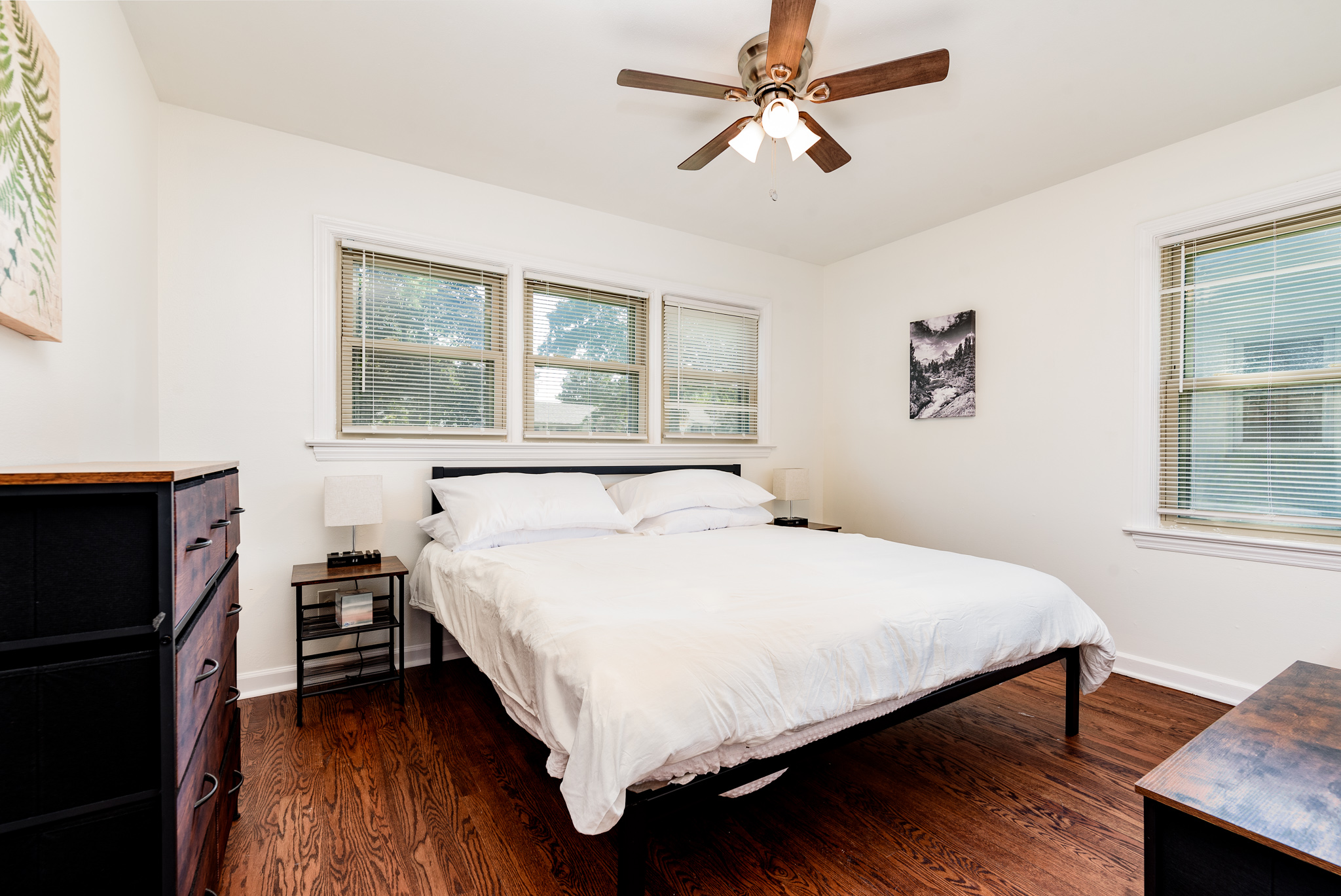 4 Bedrooms Bedrooms, ,2 BathroomsBathrooms,Woodford Rentals,For Rent,1313