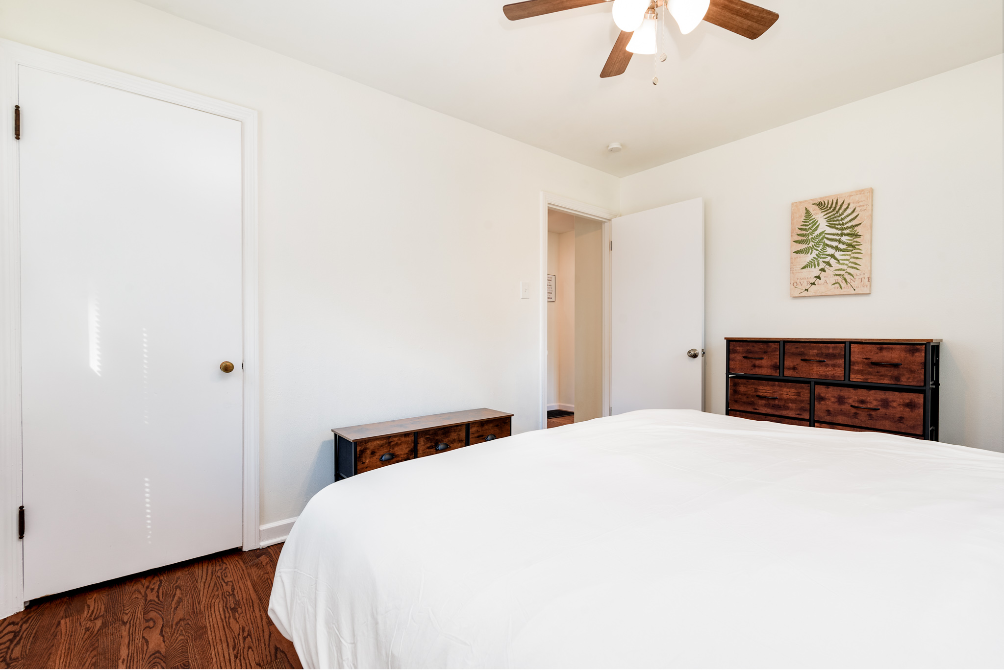 4 Bedrooms Bedrooms, ,2 BathroomsBathrooms,Woodford Rentals,For Rent,1313