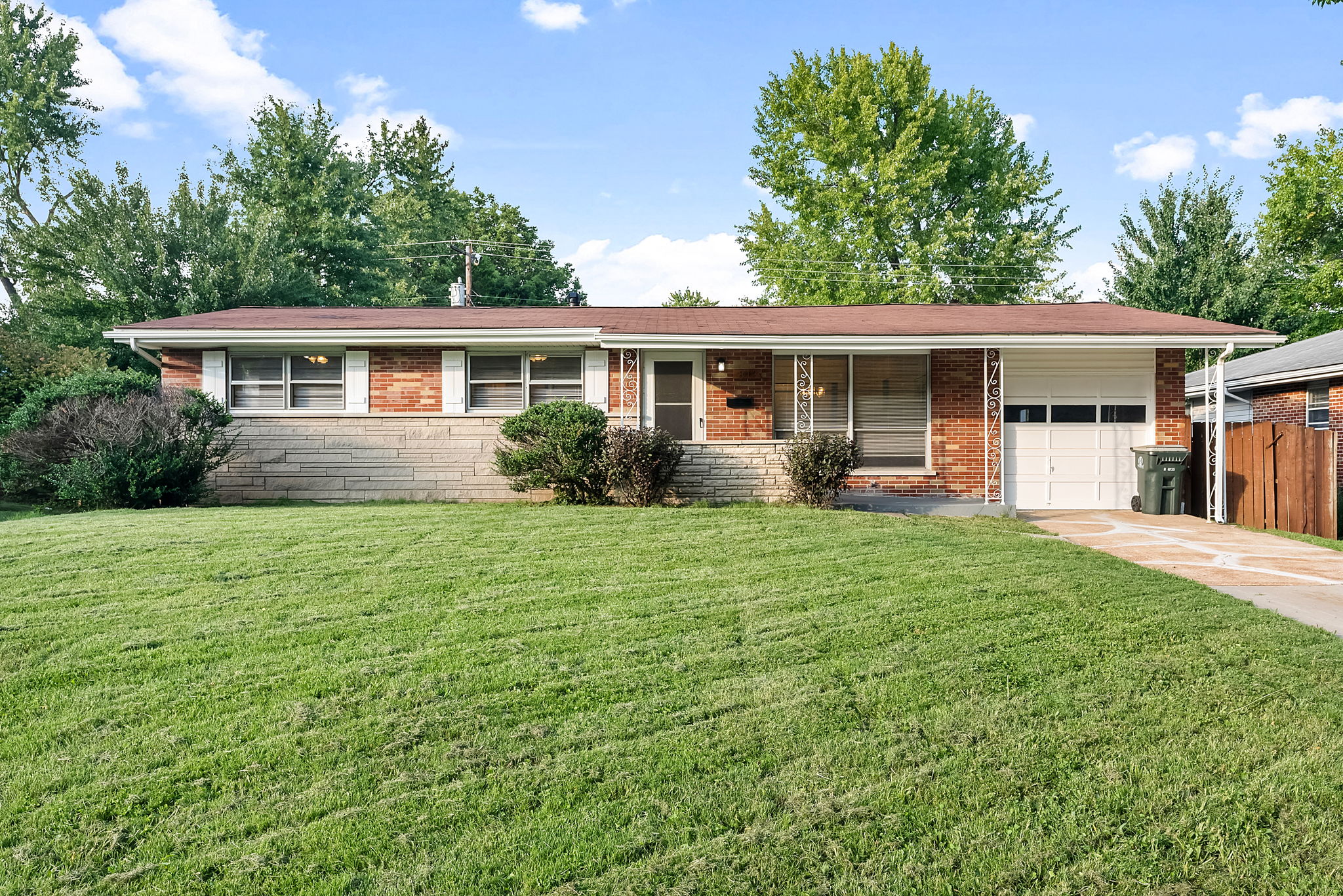 4 Bedrooms Bedrooms, ,1.5 BathroomsBathrooms,Woodford Rentals,For Rent,1314