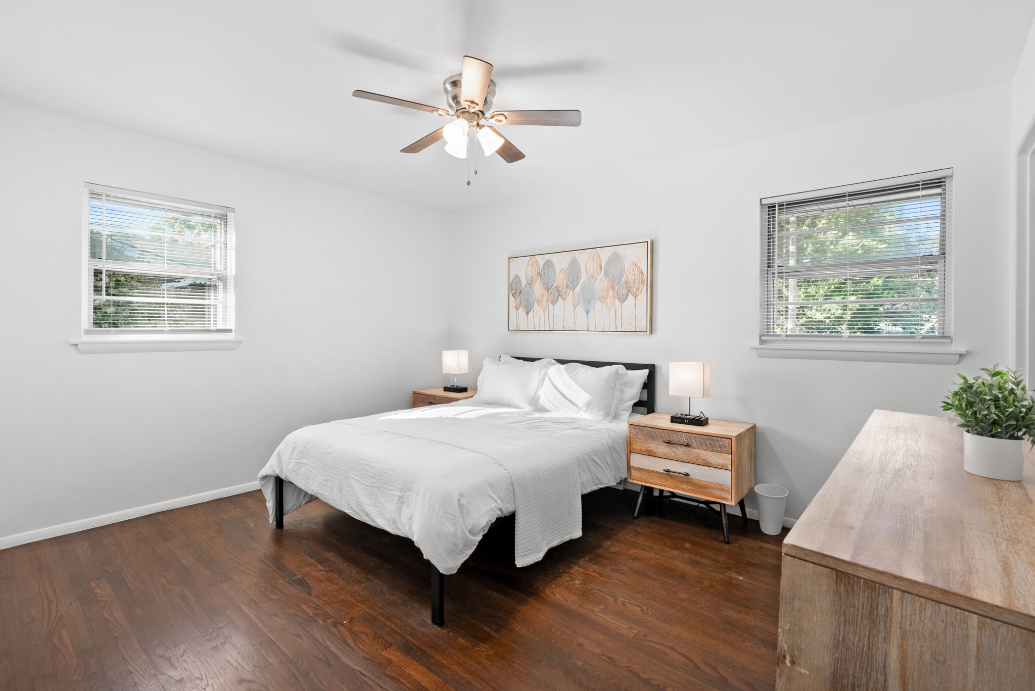 4 Bedrooms Bedrooms, ,1.5 BathroomsBathrooms,Woodford Rentals,For Rent,1314