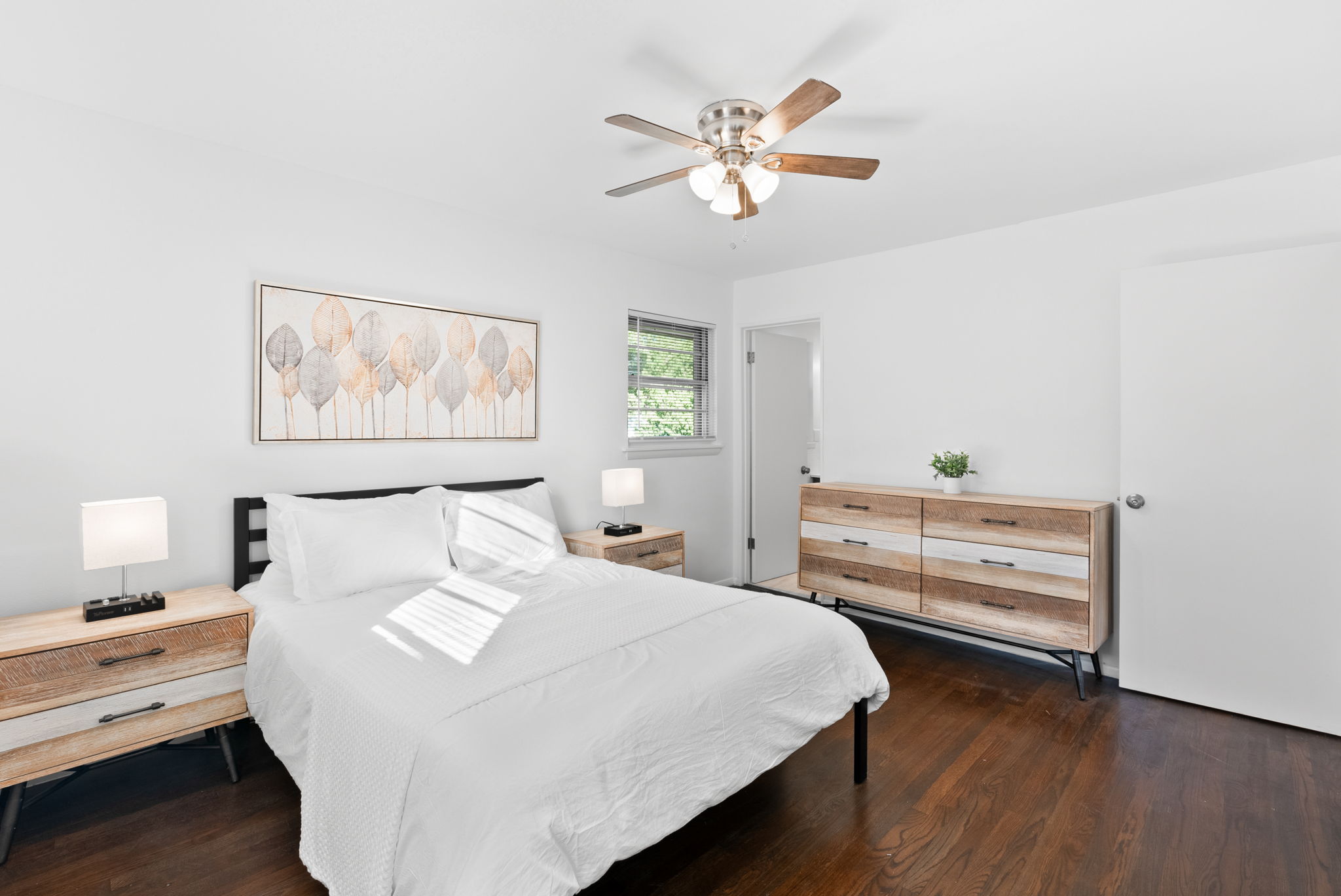 4 Bedrooms Bedrooms, ,1.5 BathroomsBathrooms,Woodford Rentals,For Rent,1314
