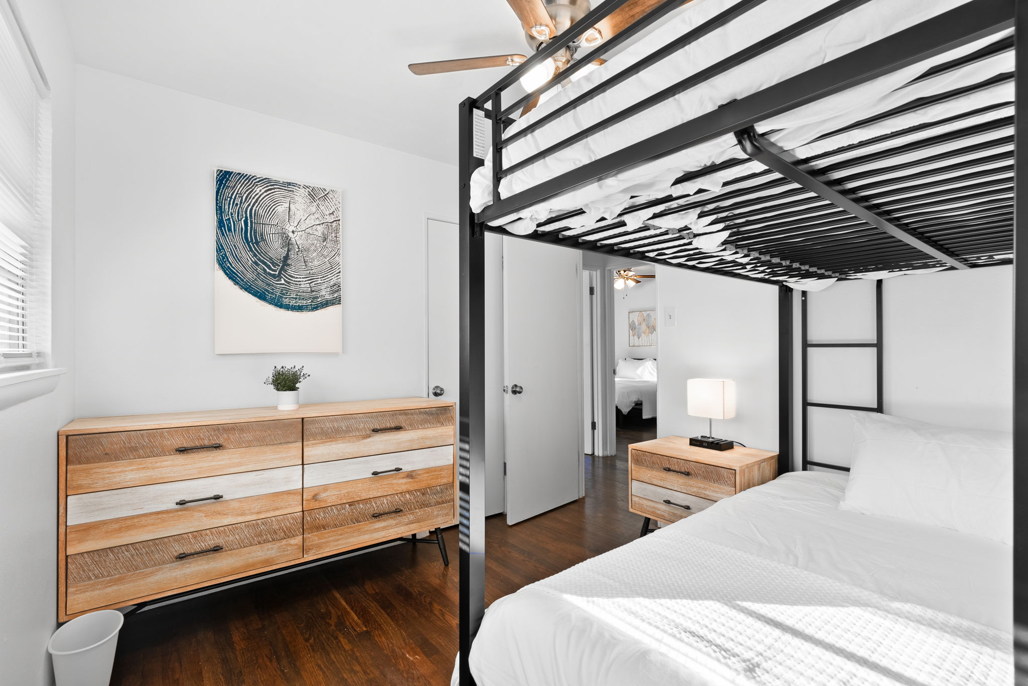4 Bedrooms Bedrooms, ,1.5 BathroomsBathrooms,Woodford Rentals,For Rent,1314