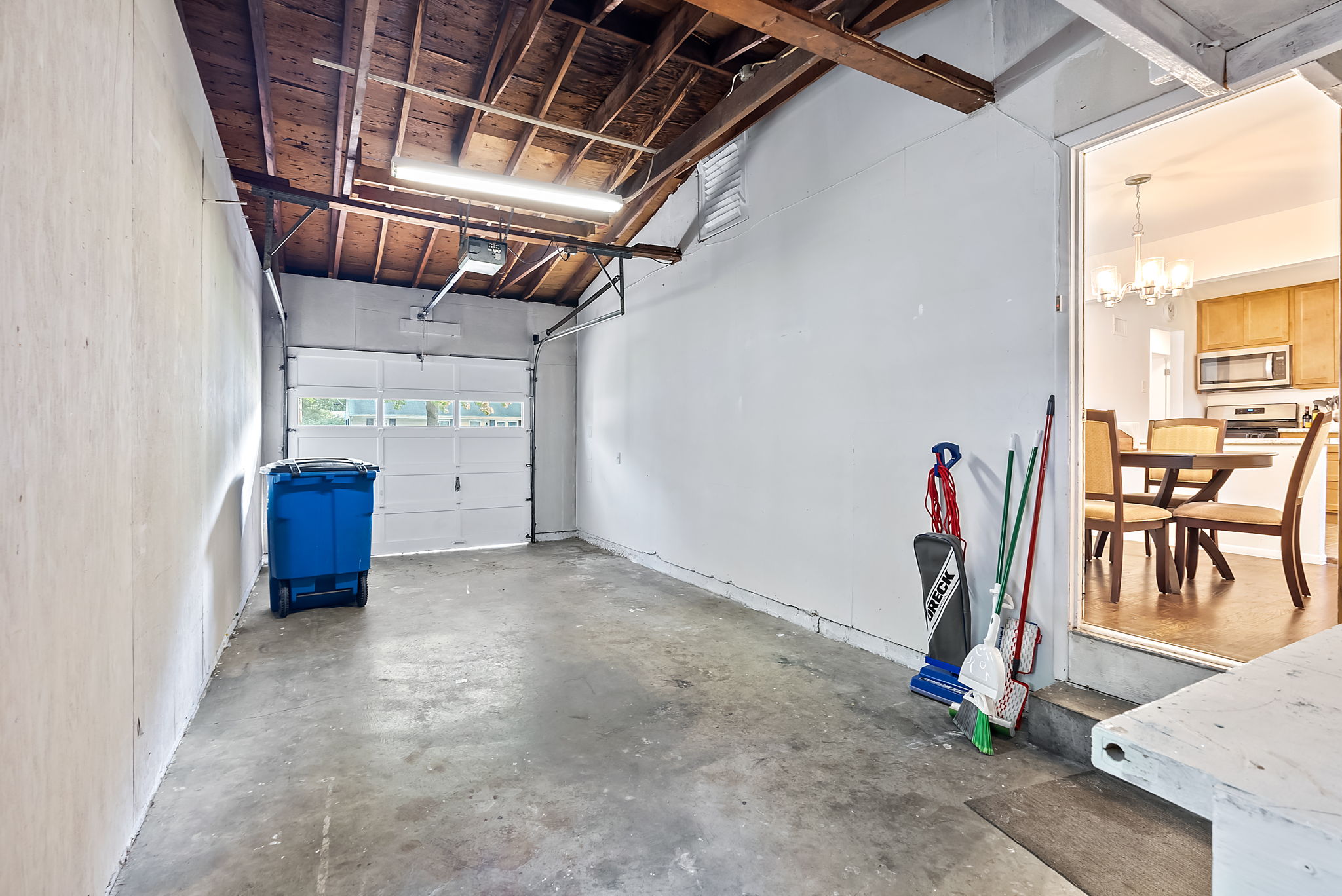 4 Bedrooms Bedrooms, ,1.5 BathroomsBathrooms,Woodford Rentals,For Rent,1314