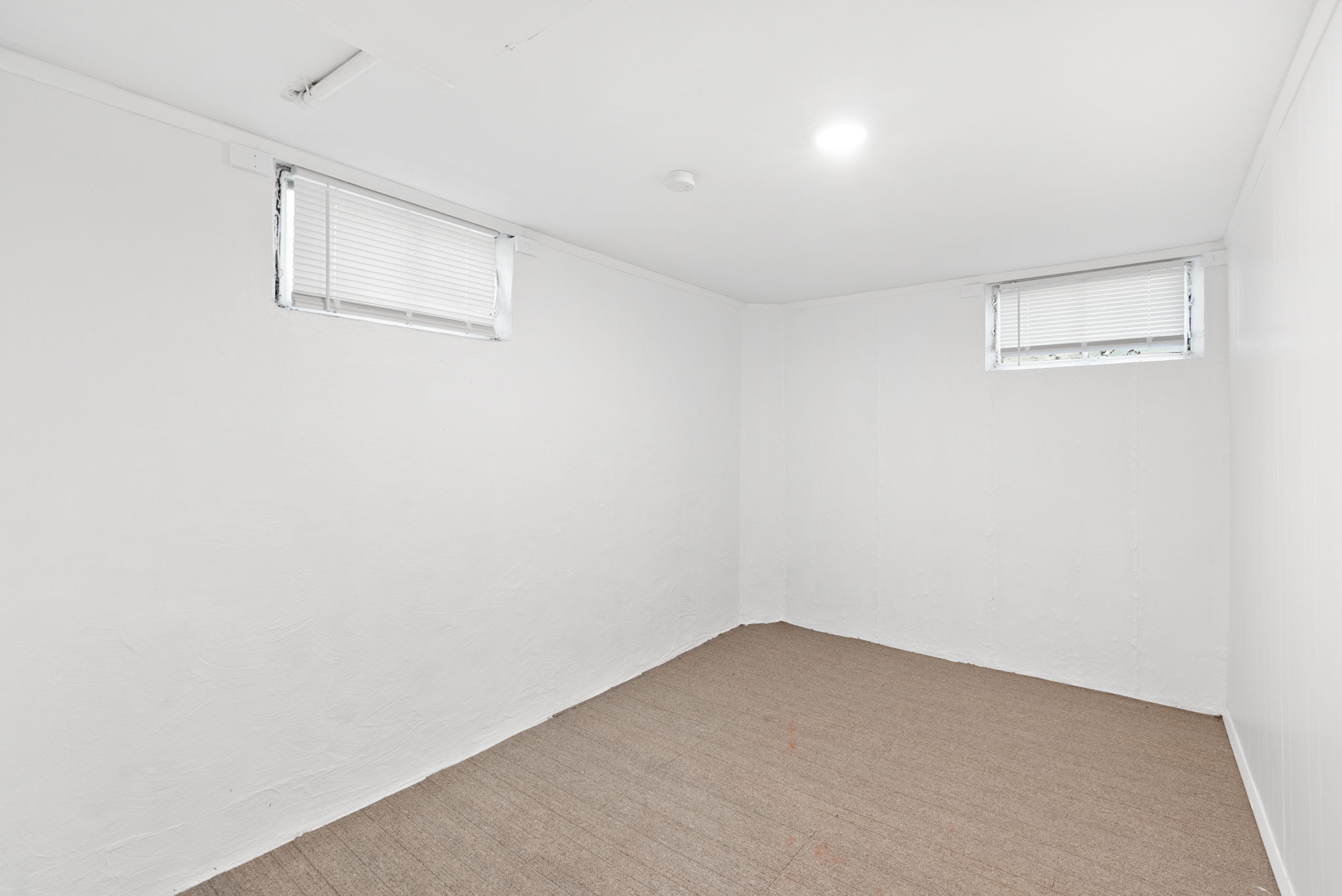 4 Bedrooms Bedrooms, ,1.5 BathroomsBathrooms,Woodford Rentals,For Rent,1314