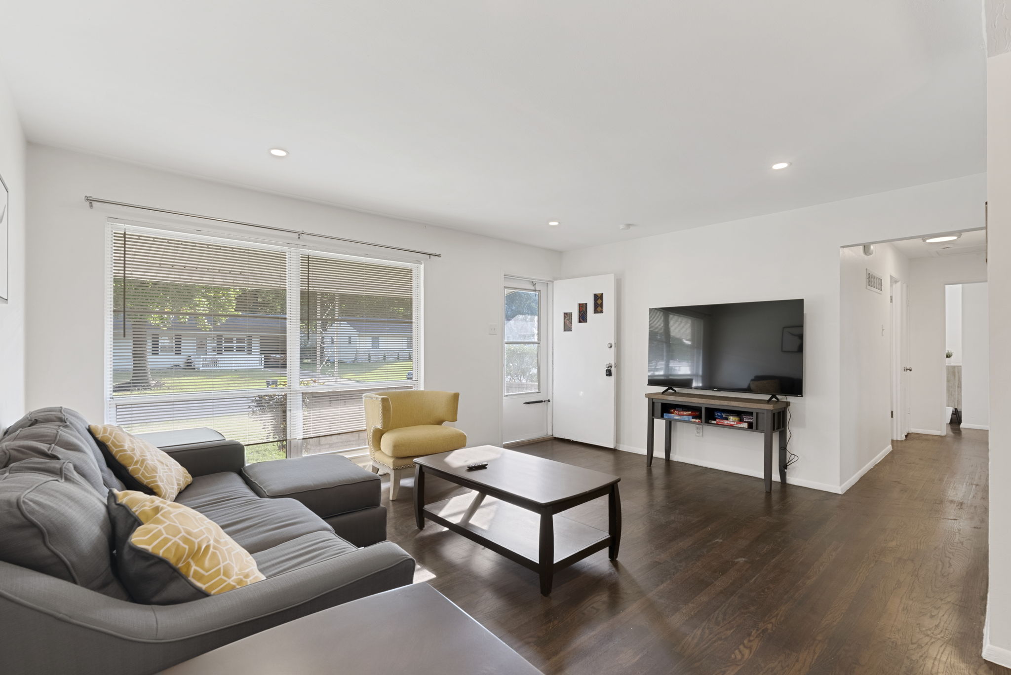 4 Bedrooms Bedrooms, ,1.5 BathroomsBathrooms,Woodford Rentals,For Rent,1314