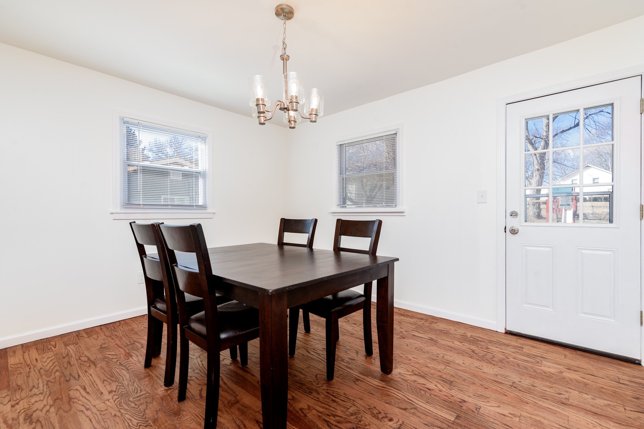 4 Bedrooms Bedrooms, ,2 BathroomsBathrooms,Woodford Rentals,For Rent,1315