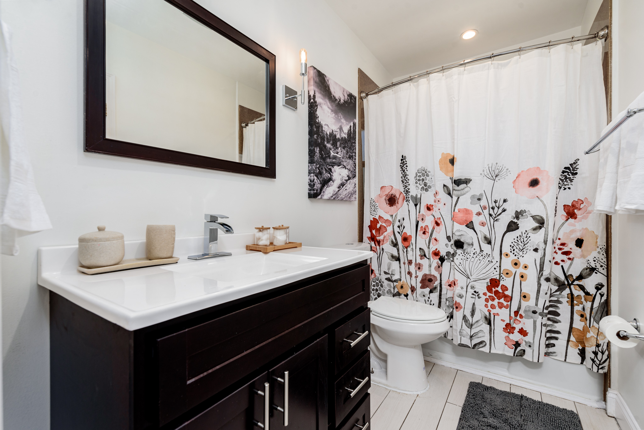4 Bedrooms Bedrooms, ,2 BathroomsBathrooms,Woodford Rentals,For Rent,1315