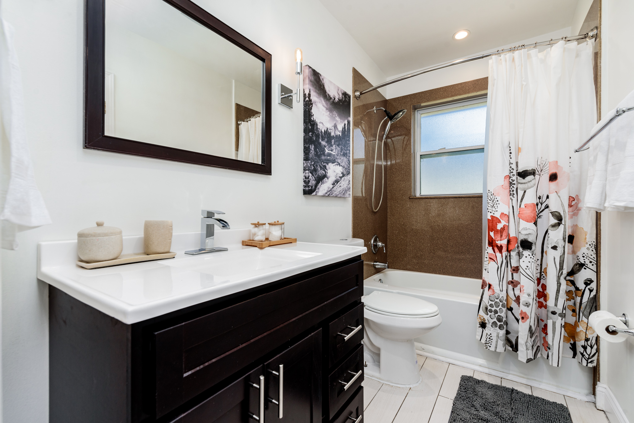 4 Bedrooms Bedrooms, ,2 BathroomsBathrooms,Woodford Rentals,For Rent,1315