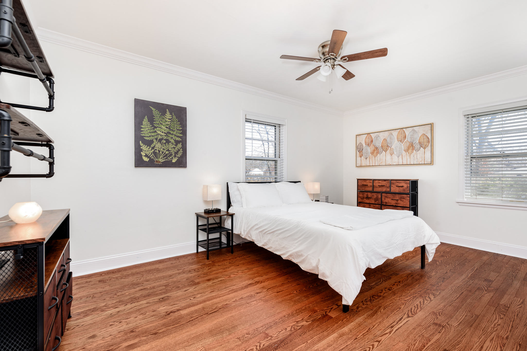 4 Bedrooms Bedrooms, ,2 BathroomsBathrooms,Woodford Rentals,For Rent,1315
