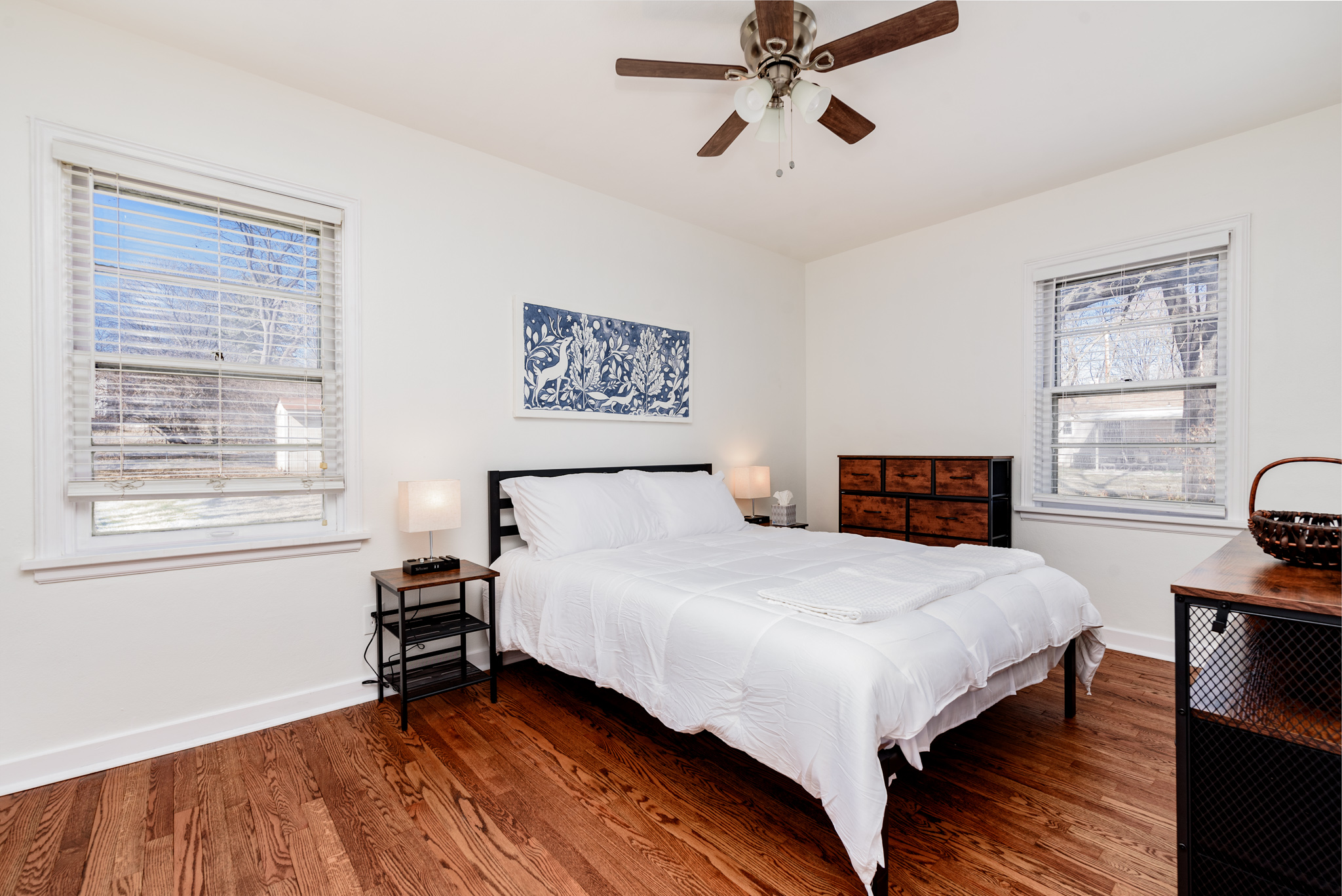 4 Bedrooms Bedrooms, ,2 BathroomsBathrooms,Woodford Rentals,For Rent,1315