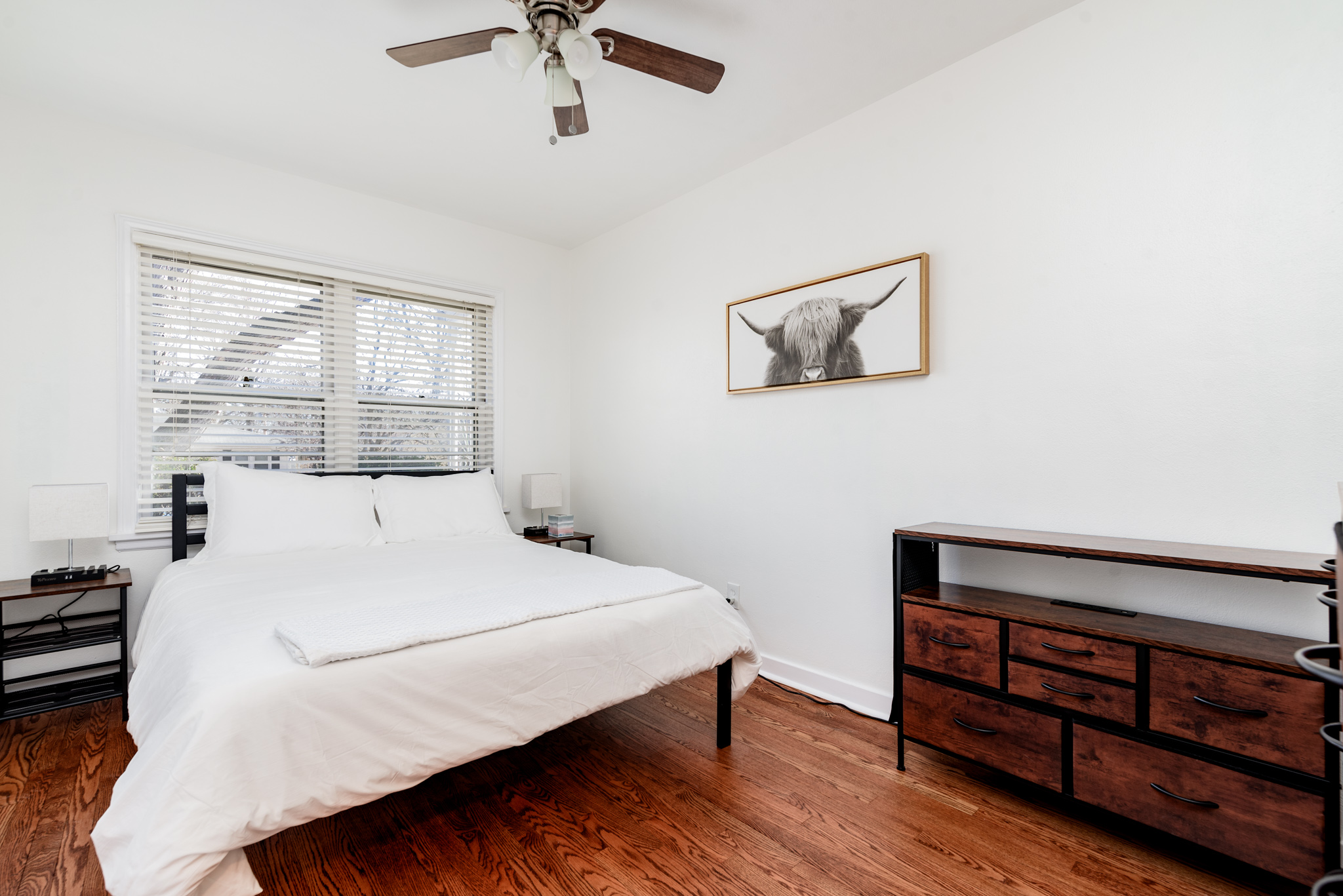 4 Bedrooms Bedrooms, ,2 BathroomsBathrooms,Woodford Rentals,For Rent,1315