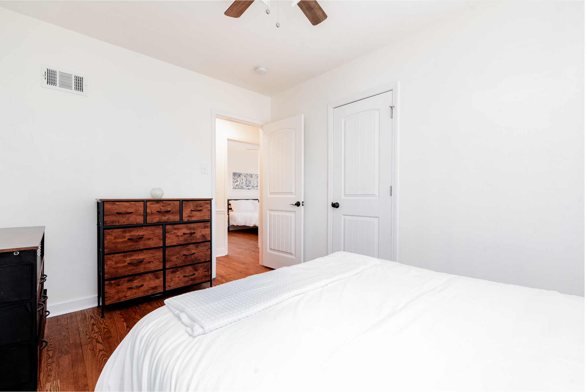 4 Bedrooms Bedrooms, ,2 BathroomsBathrooms,Woodford Rentals,For Rent,1315