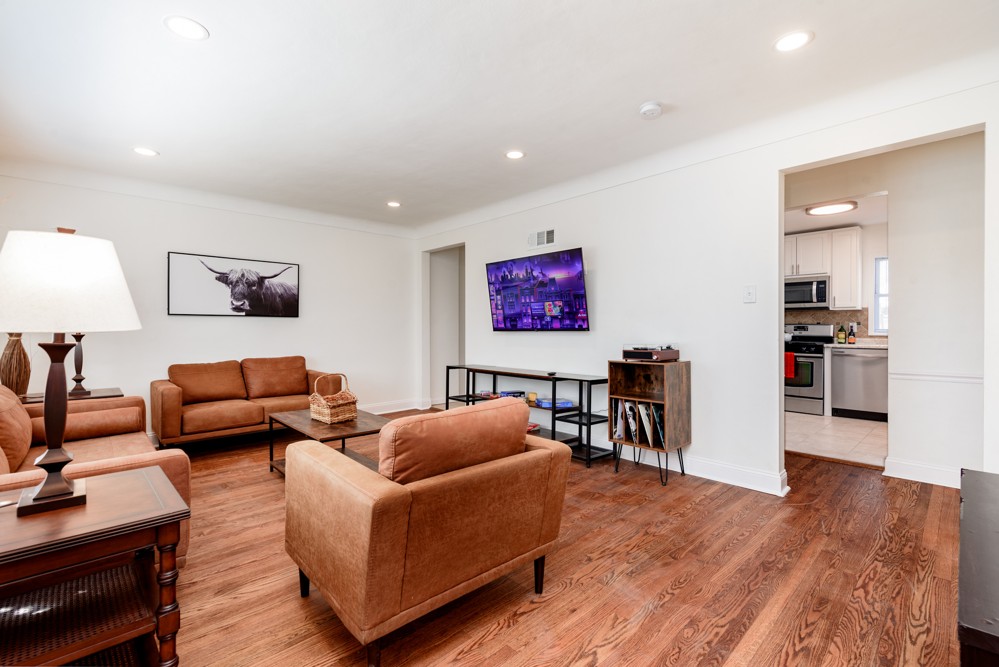 4 Bedrooms Bedrooms, ,2 BathroomsBathrooms,Woodford Rentals,For Rent,1315