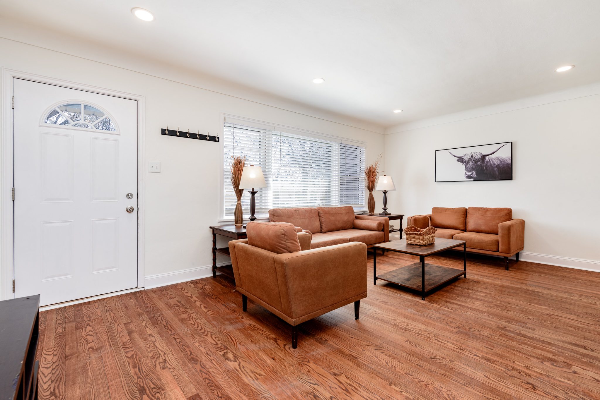 4 Bedrooms Bedrooms, ,2 BathroomsBathrooms,Woodford Rentals,For Rent,1315