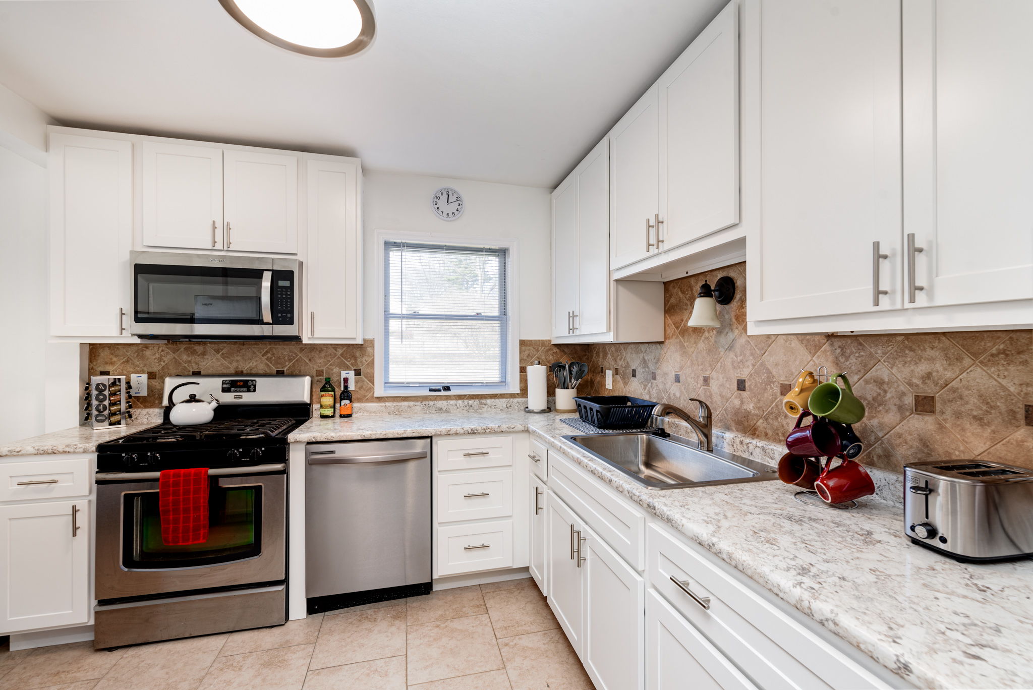 4 Bedrooms Bedrooms, ,2 BathroomsBathrooms,Woodford Rentals,For Rent,1315