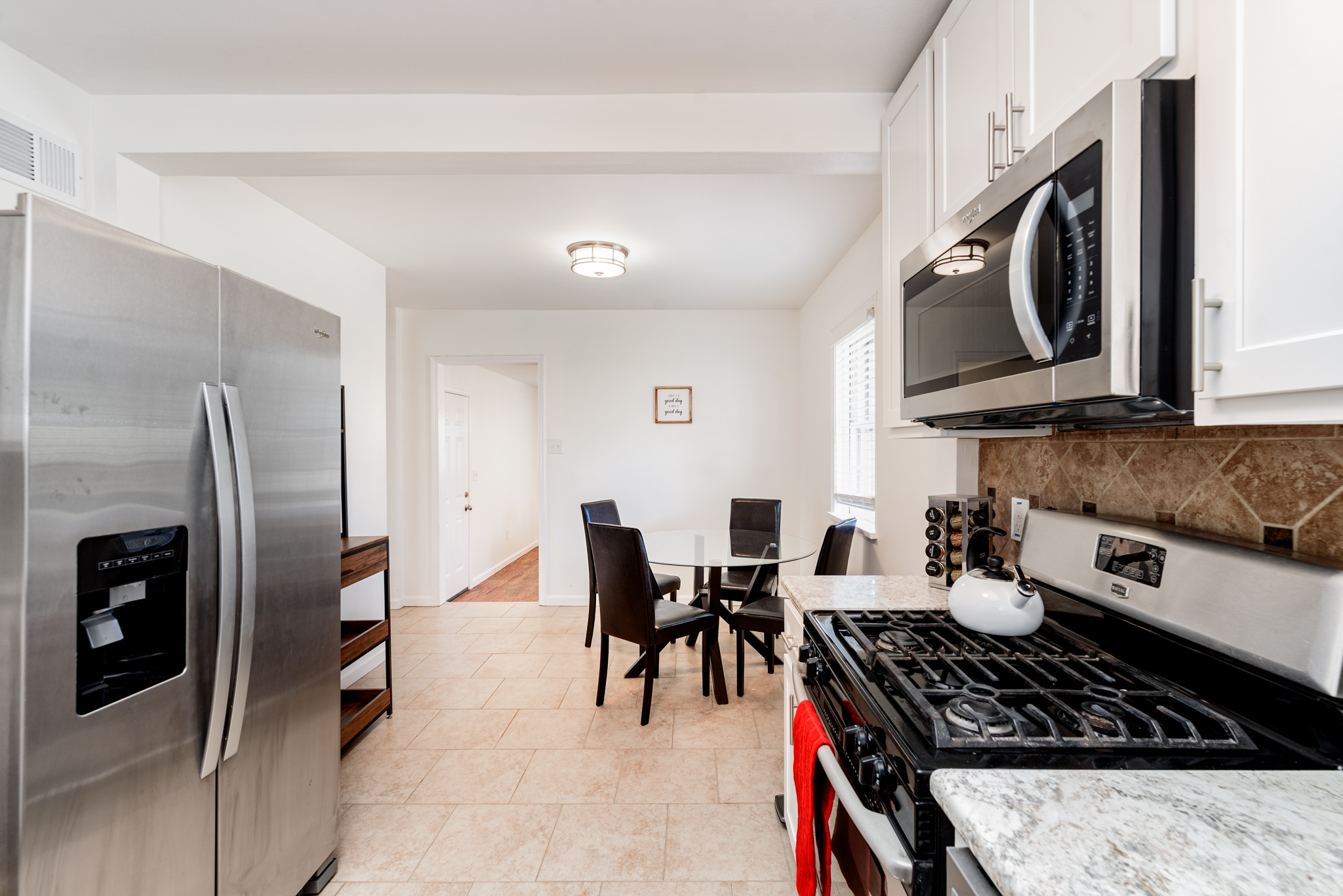 4 Bedrooms Bedrooms, ,2 BathroomsBathrooms,Woodford Rentals,For Rent,1315
