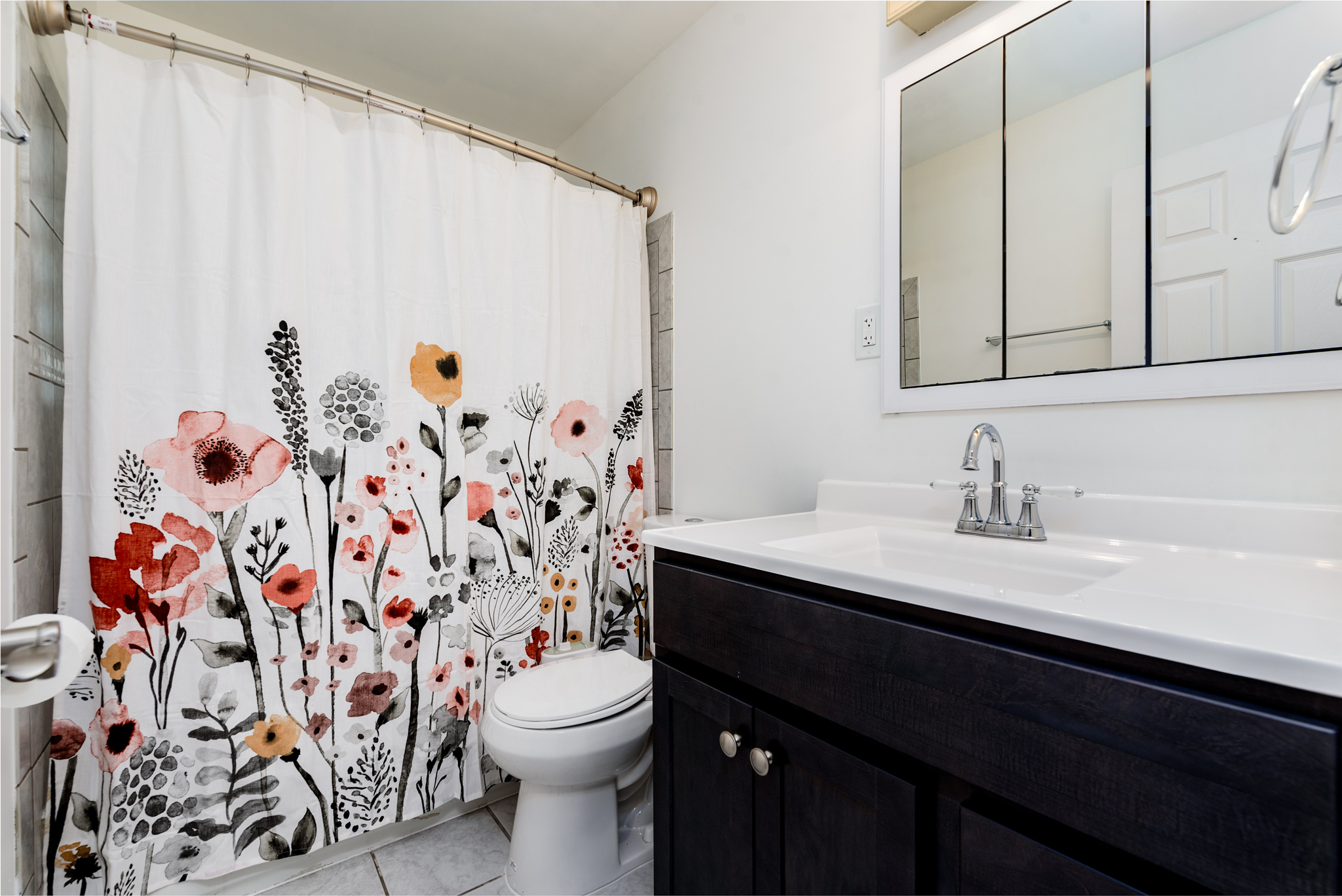 4 Bedrooms Bedrooms, ,2 BathroomsBathrooms,Woodford Rentals,For Rent,1316