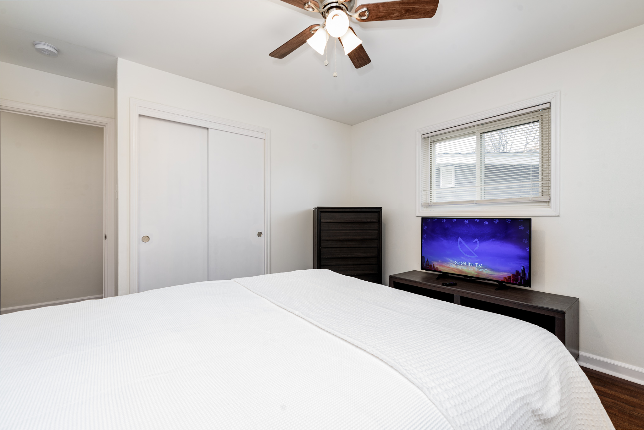 4 Bedrooms Bedrooms, ,2 BathroomsBathrooms,Woodford Rentals,For Rent,1316