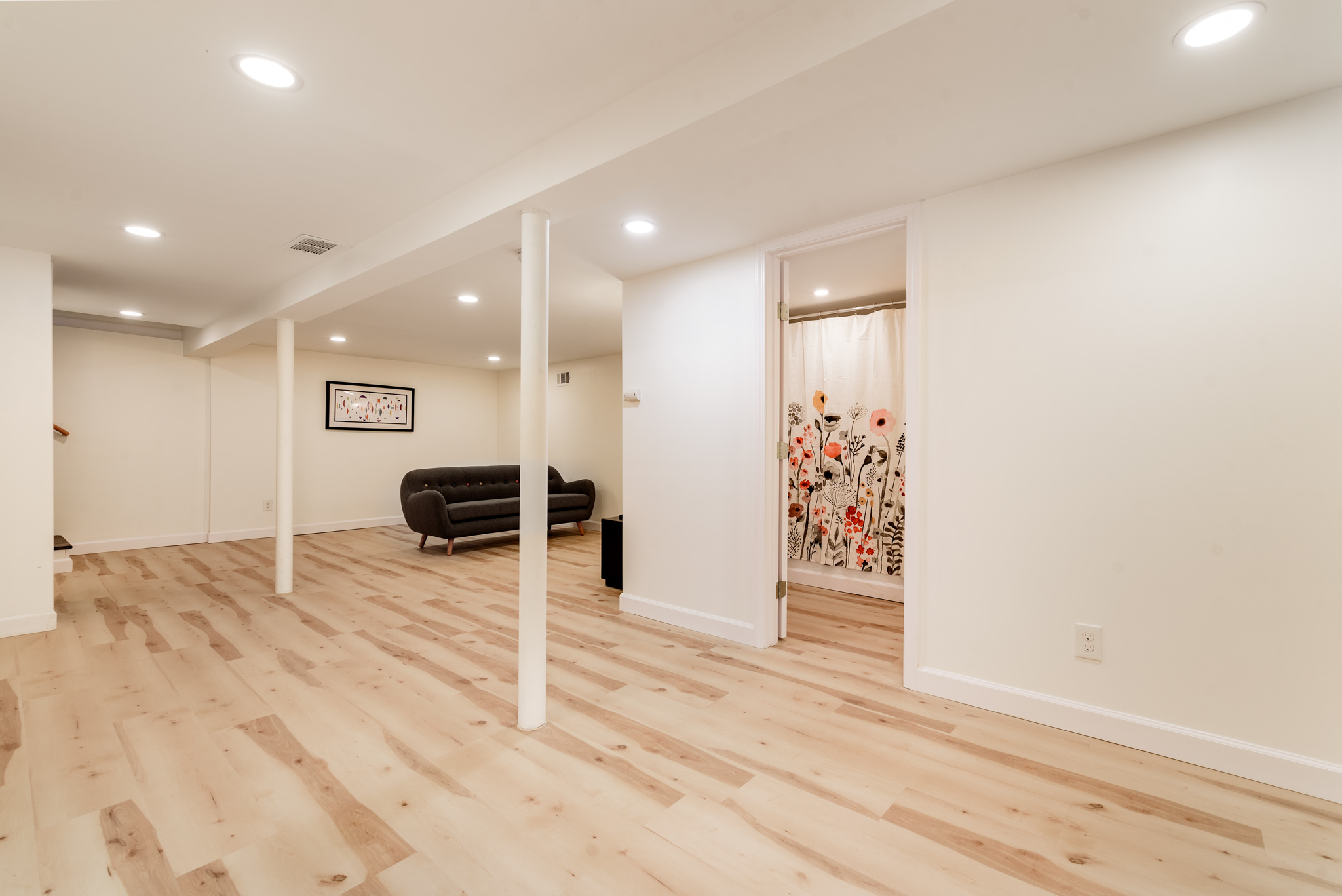 4 Bedrooms Bedrooms, ,2 BathroomsBathrooms,Woodford Rentals,For Rent,1316